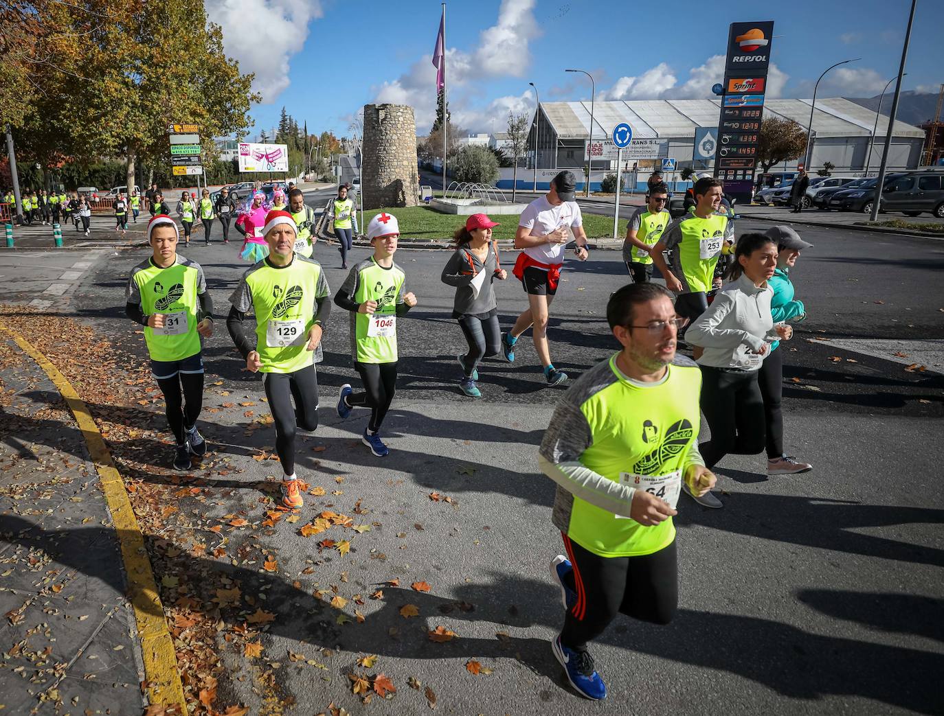 Muchos corredores han acudido disfrazados a una cita que cumple su octava edición