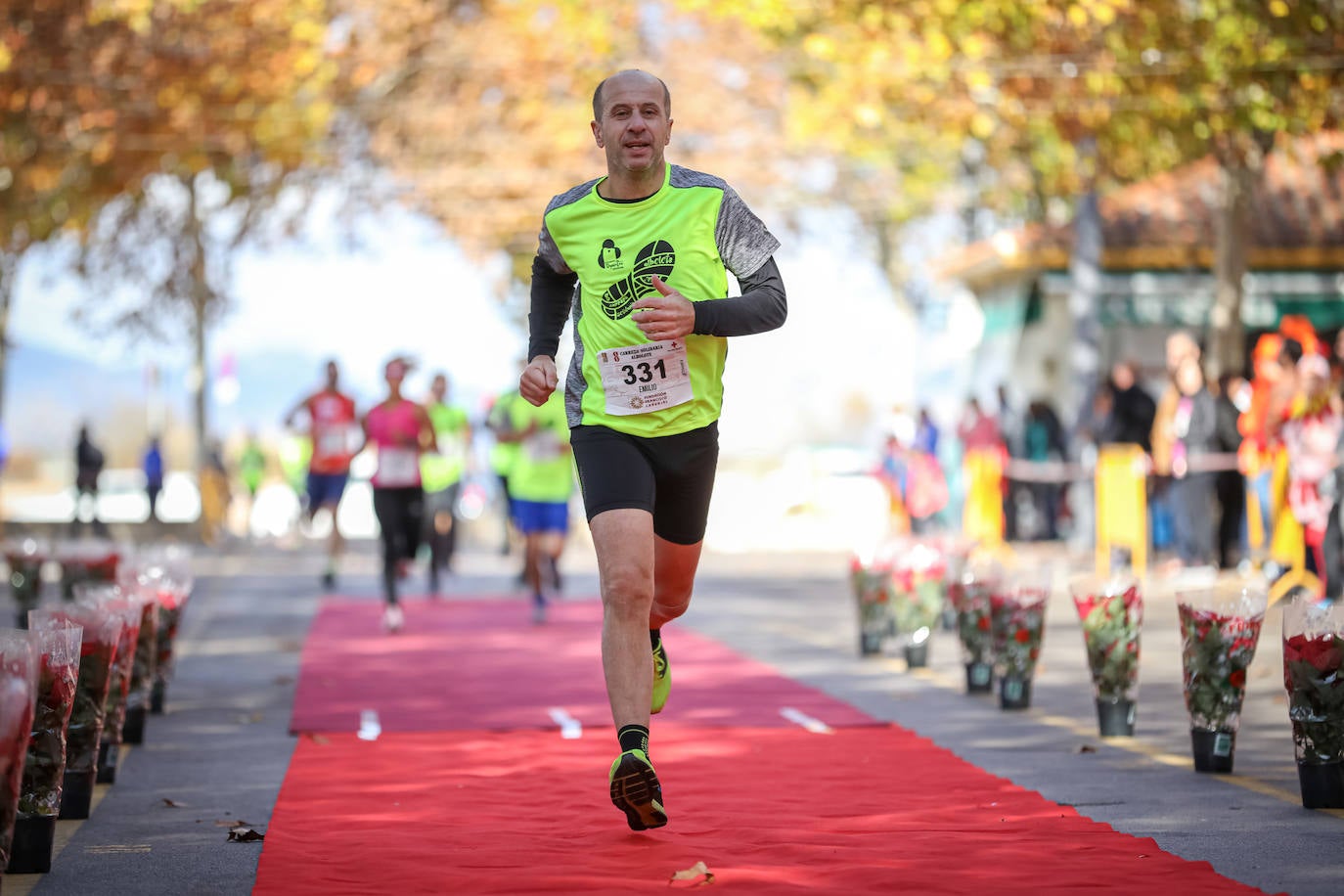 Muchos corredores han acudido disfrazados a una cita que cumple su octava edición