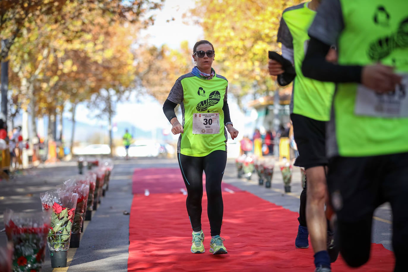 Muchos corredores han acudido disfrazados a una cita que cumple su octava edición