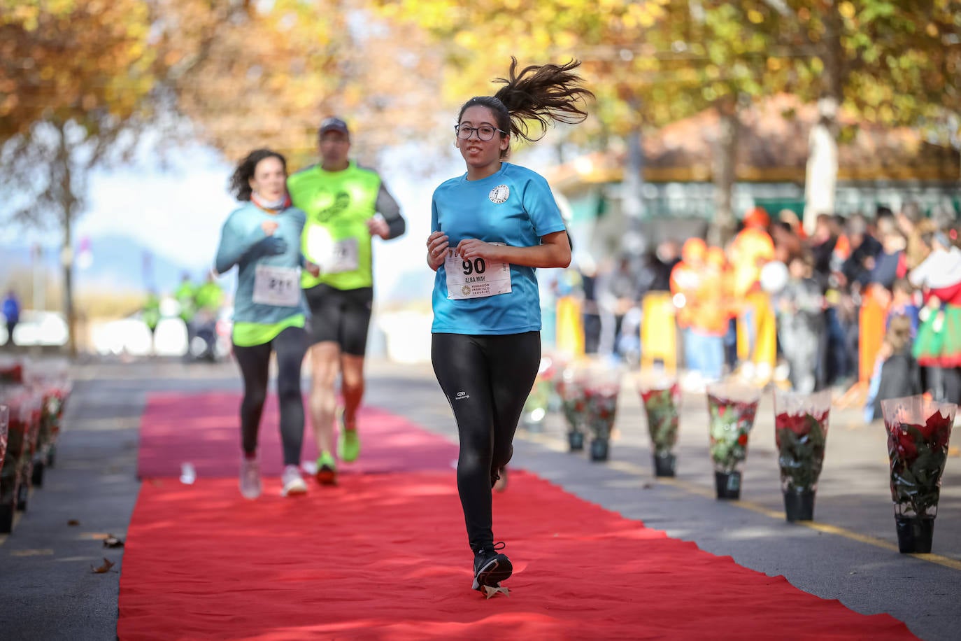 Muchos corredores han acudido disfrazados a una cita que cumple su octava edición