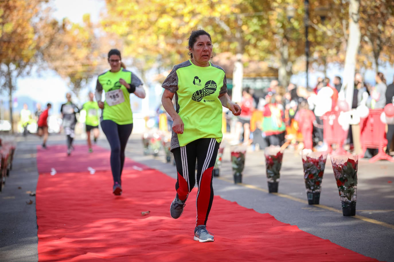 Muchos corredores han acudido disfrazados a una cita que cumple su octava edición