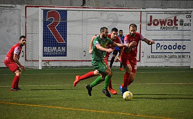La intensa lluvia caída durante toda la tarde deslució el choque de rivalidad provincial en La Juventud. 
