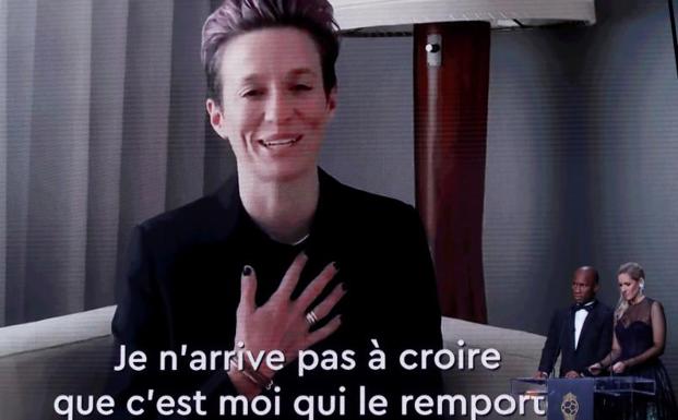 Megan Rapinoe expresa su agradecimiento por el galardón a través de un vídeo. 