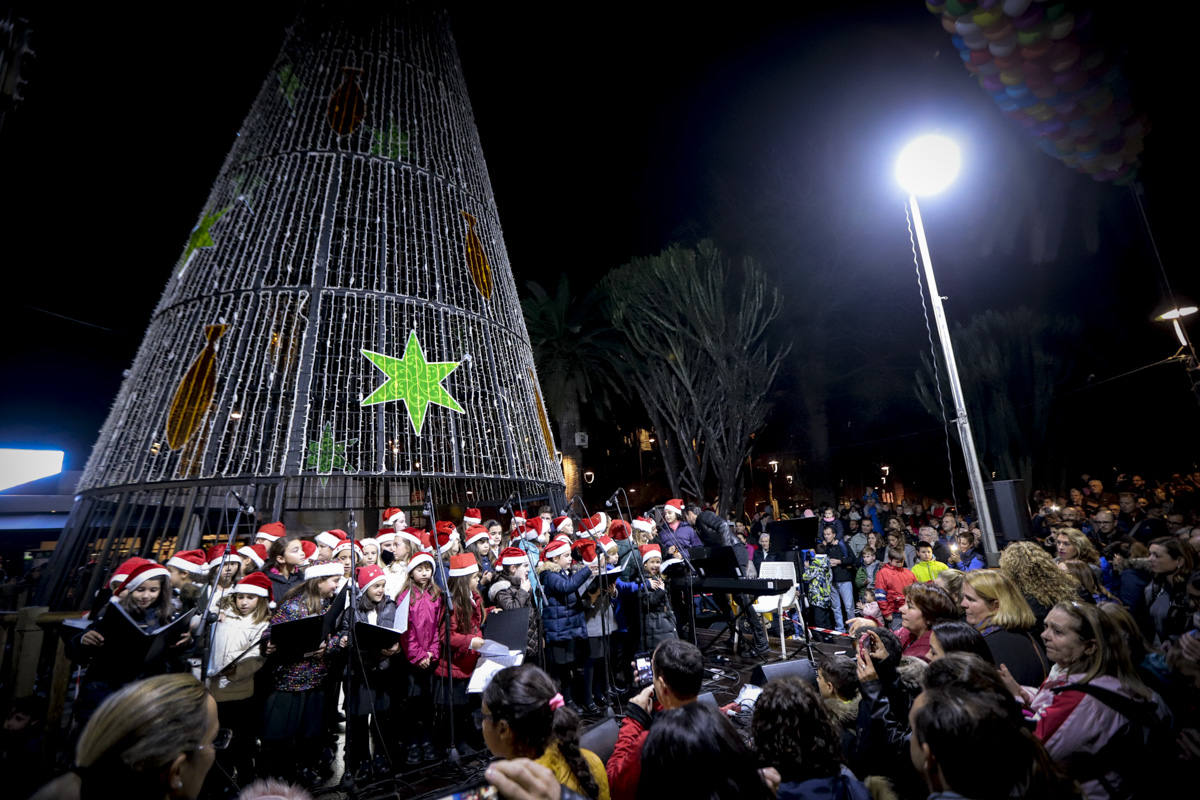 Un millón de bombillas brillarán en las calles de la ciudad hasta después de Reyes