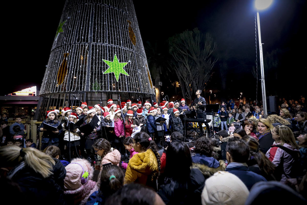 Un millón de bombillas brillarán en las calles de la ciudad hasta después de Reyes
