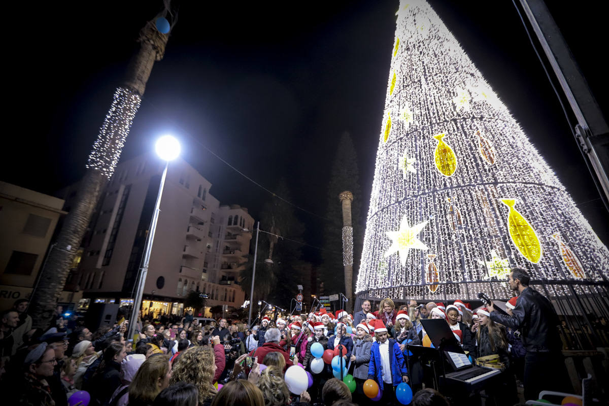Un millón de bombillas brillarán en las calles de la ciudad hasta después de Reyes