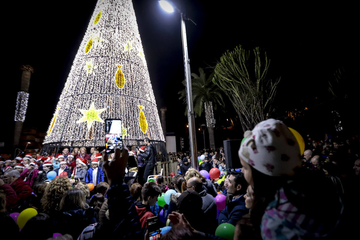 Un millón de bombillas brillarán en las calles de la ciudad hasta después de Reyes