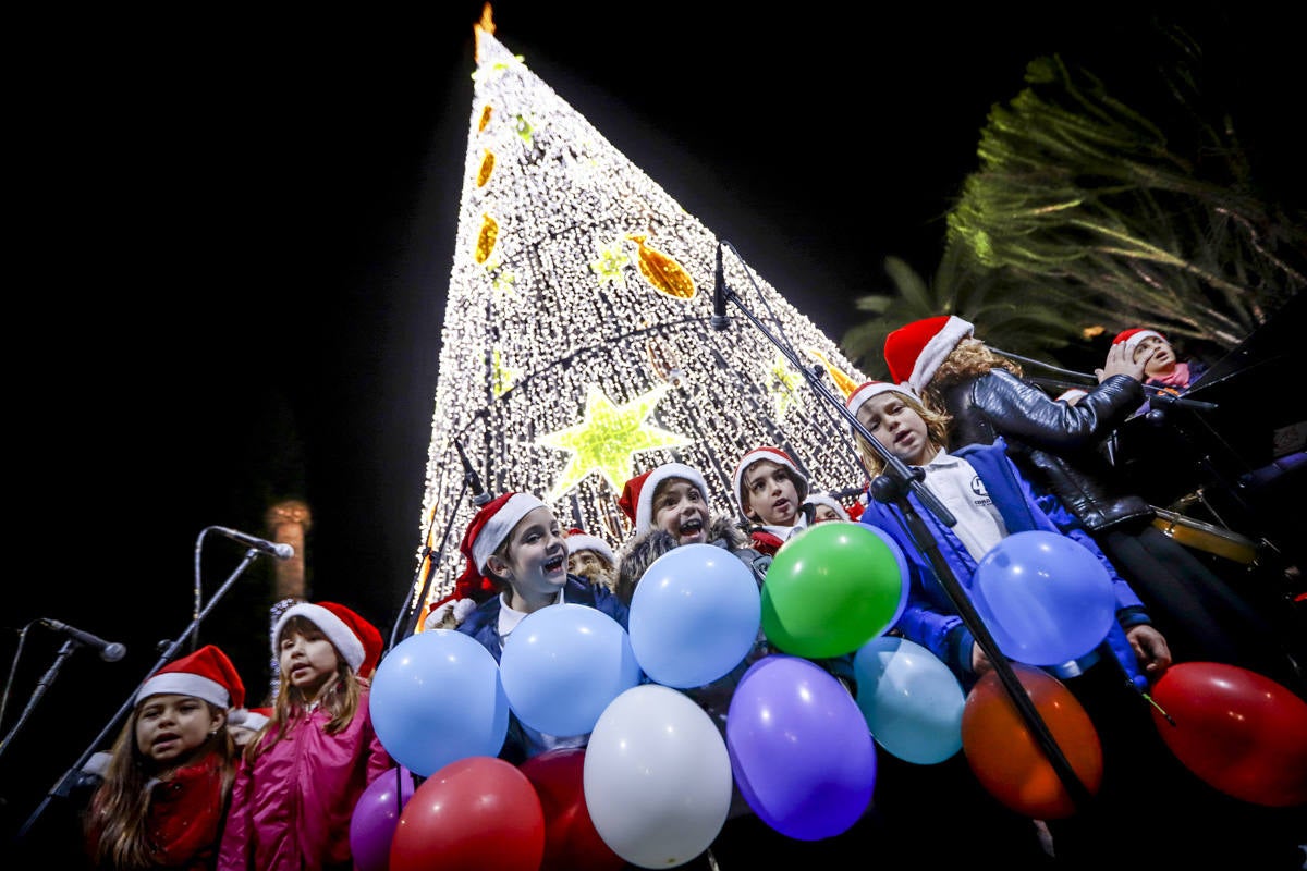 Un millón de bombillas brillarán en las calles de la ciudad hasta después de Reyes