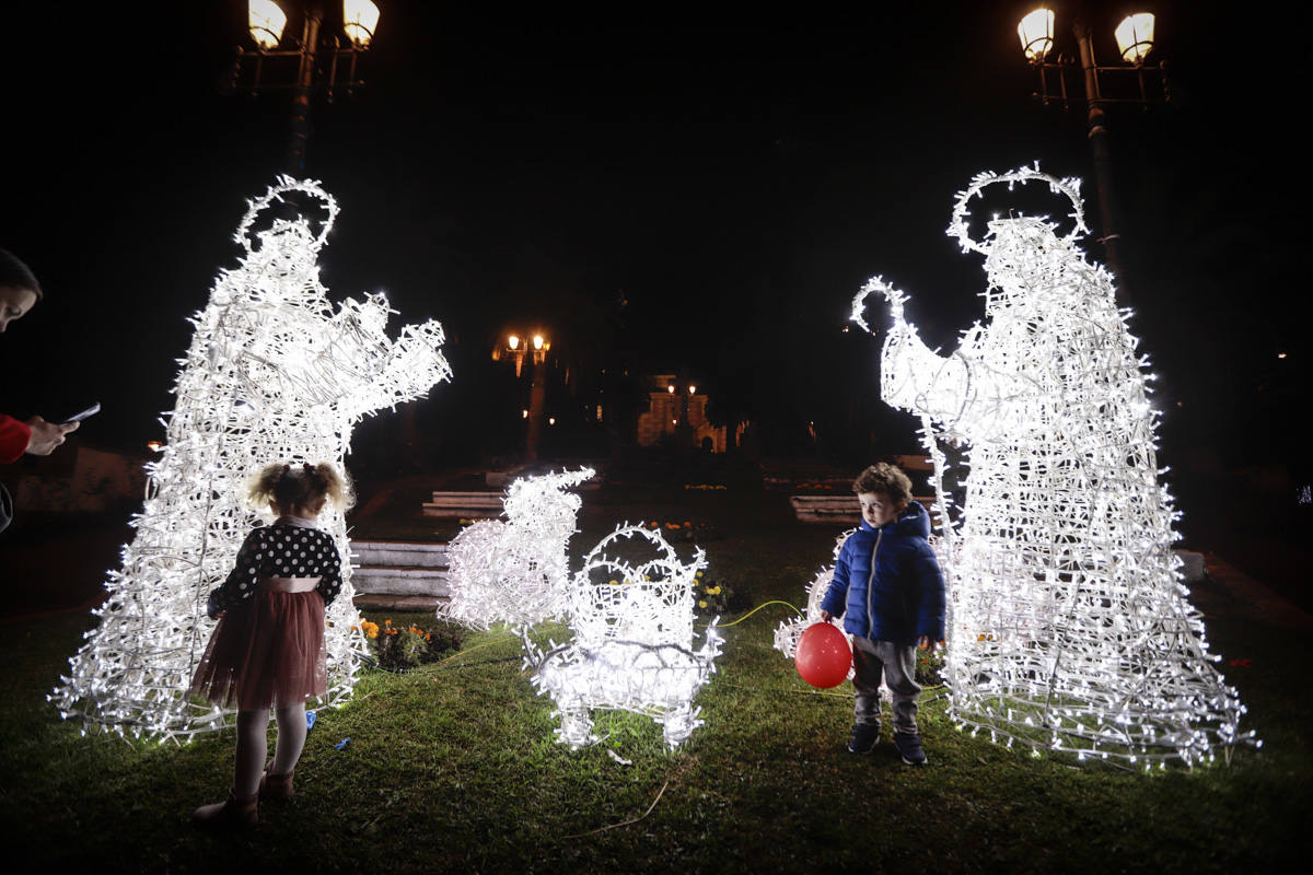 Un millón de bombillas brillarán en las calles de la ciudad hasta después de Reyes