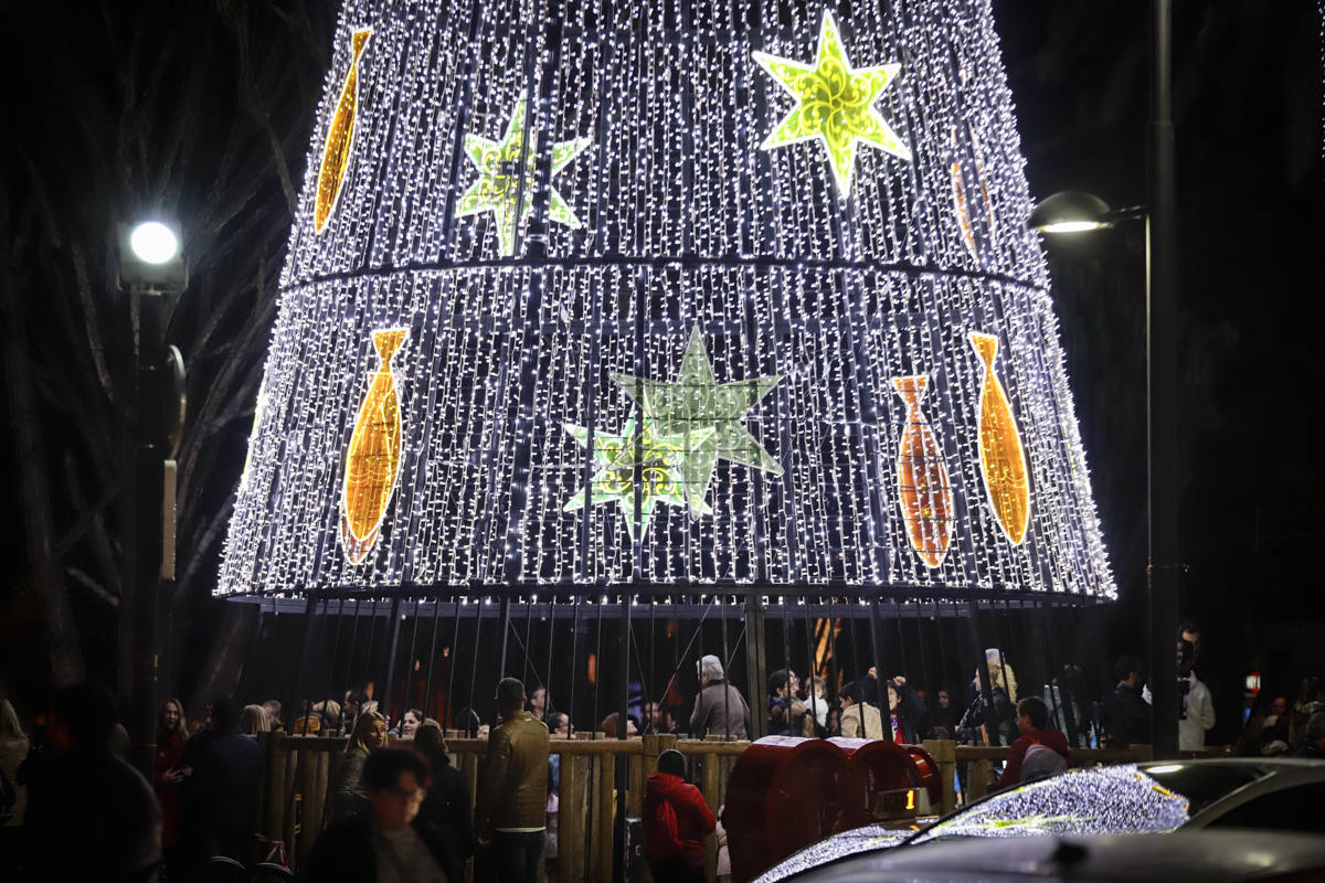 Un millón de bombillas brillarán en las calles de la ciudad hasta después de Reyes