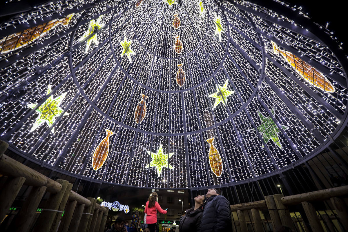 Un millón de bombillas brillarán en las calles de la ciudad hasta después de Reyes