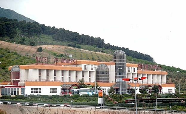 Vista general del establecimiento que el Grupo Abades tiene en Loja, junto a la A-92. 