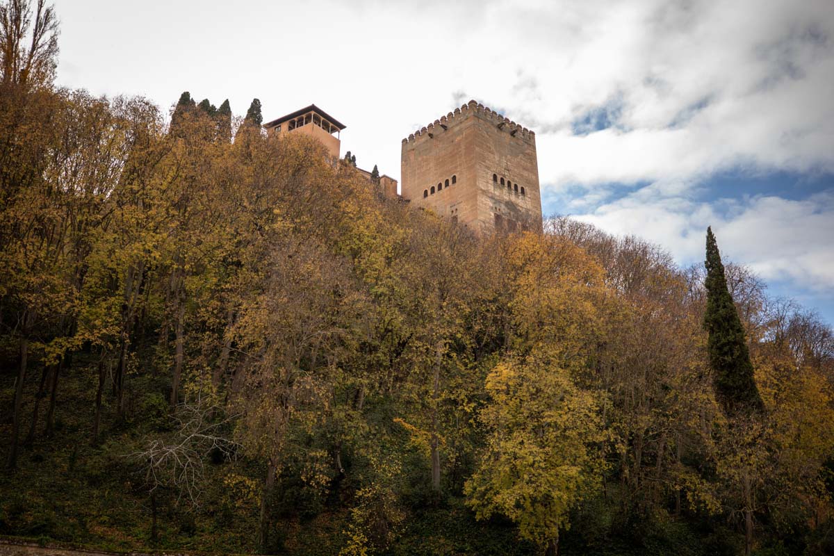 La capital nazarí ofrece paisajes bellos y penetrantes en la estación otoñal | La Alhambra, el centro... todos los rincones ofrecen hermosas estampas