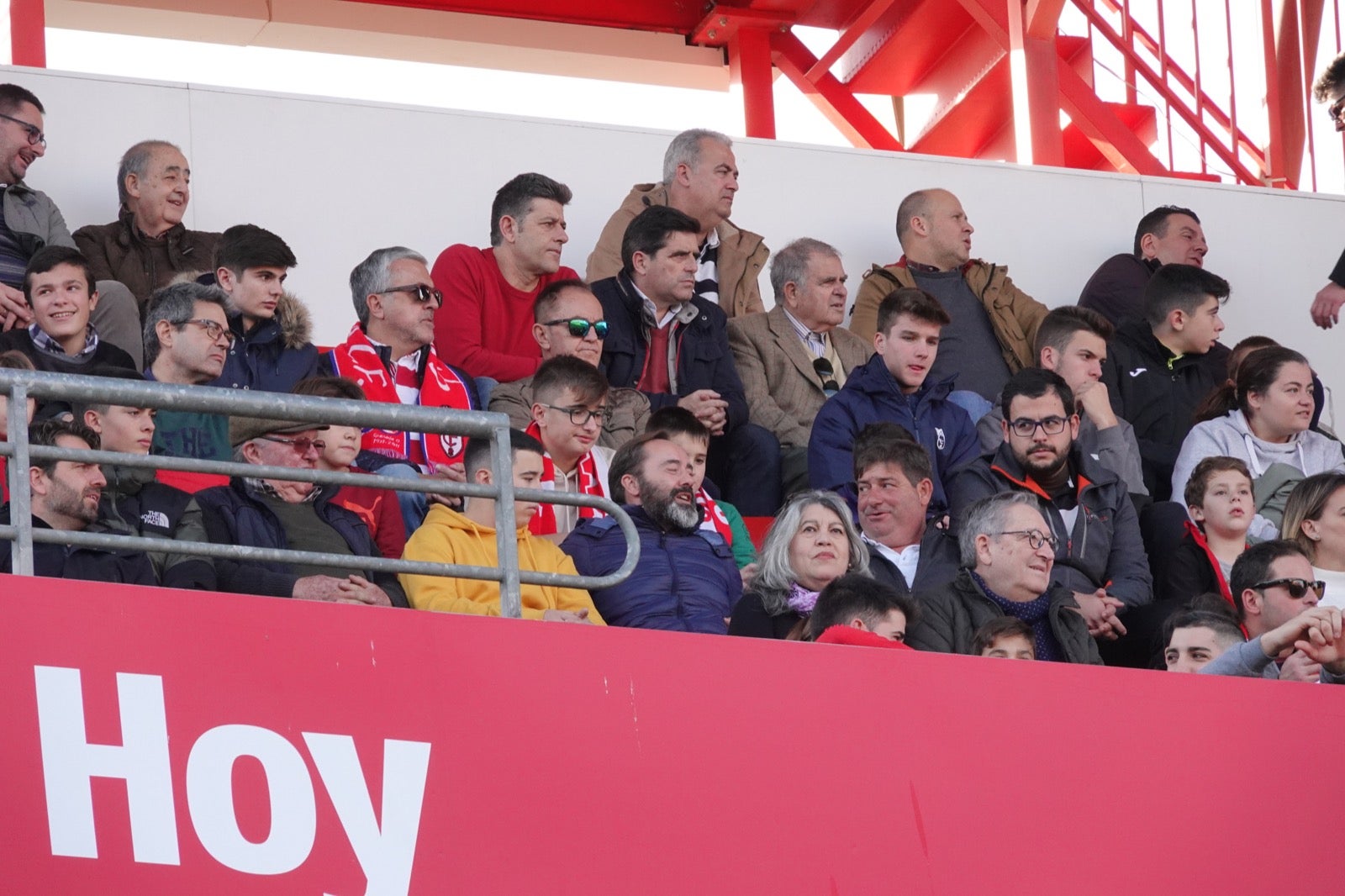 Echamos un vistazo a la grada para recopilar las mejores fotos de la afición. 