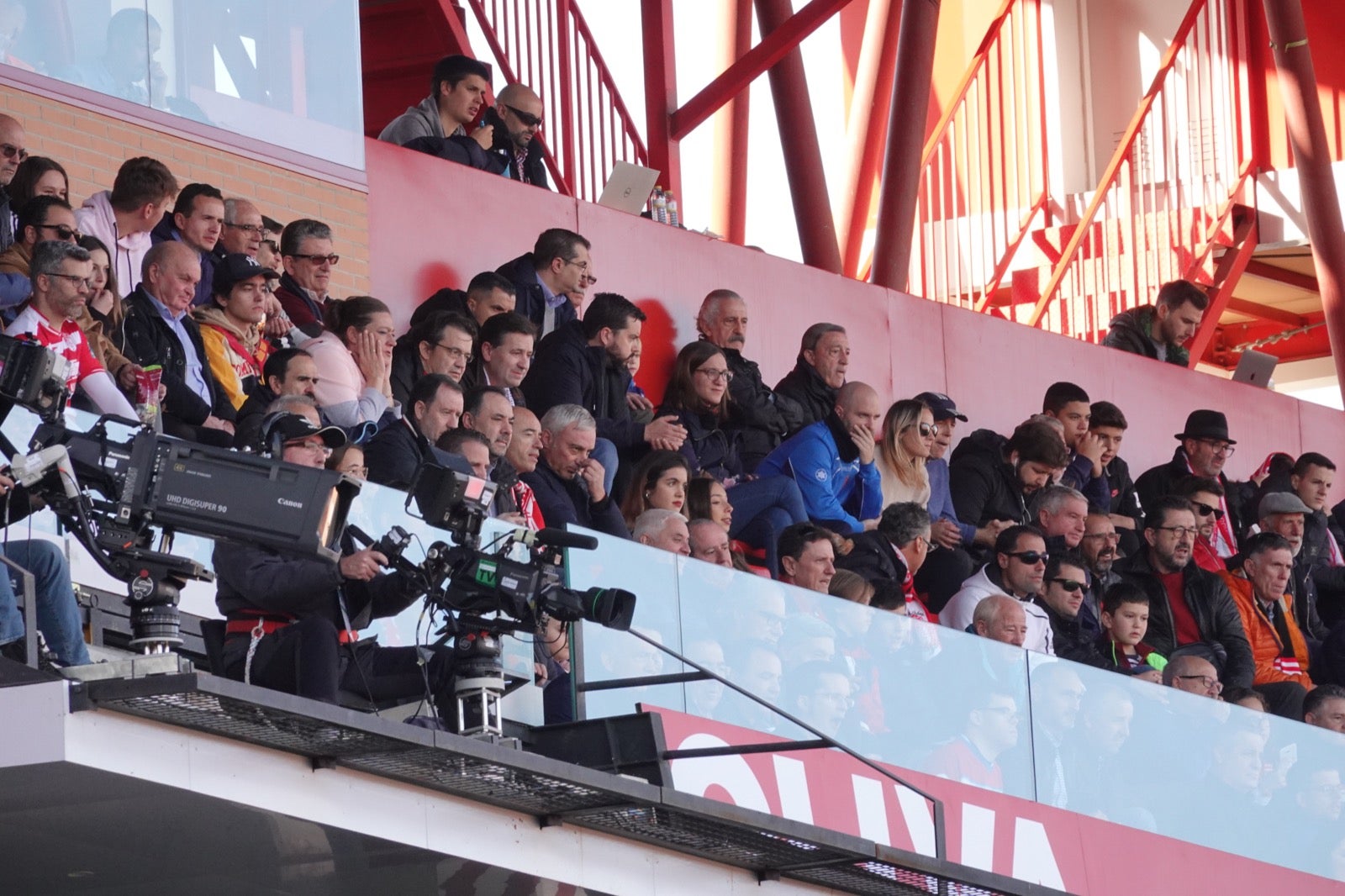 Echamos un vistazo a la grada para recopilar las mejores fotos de la afición. 