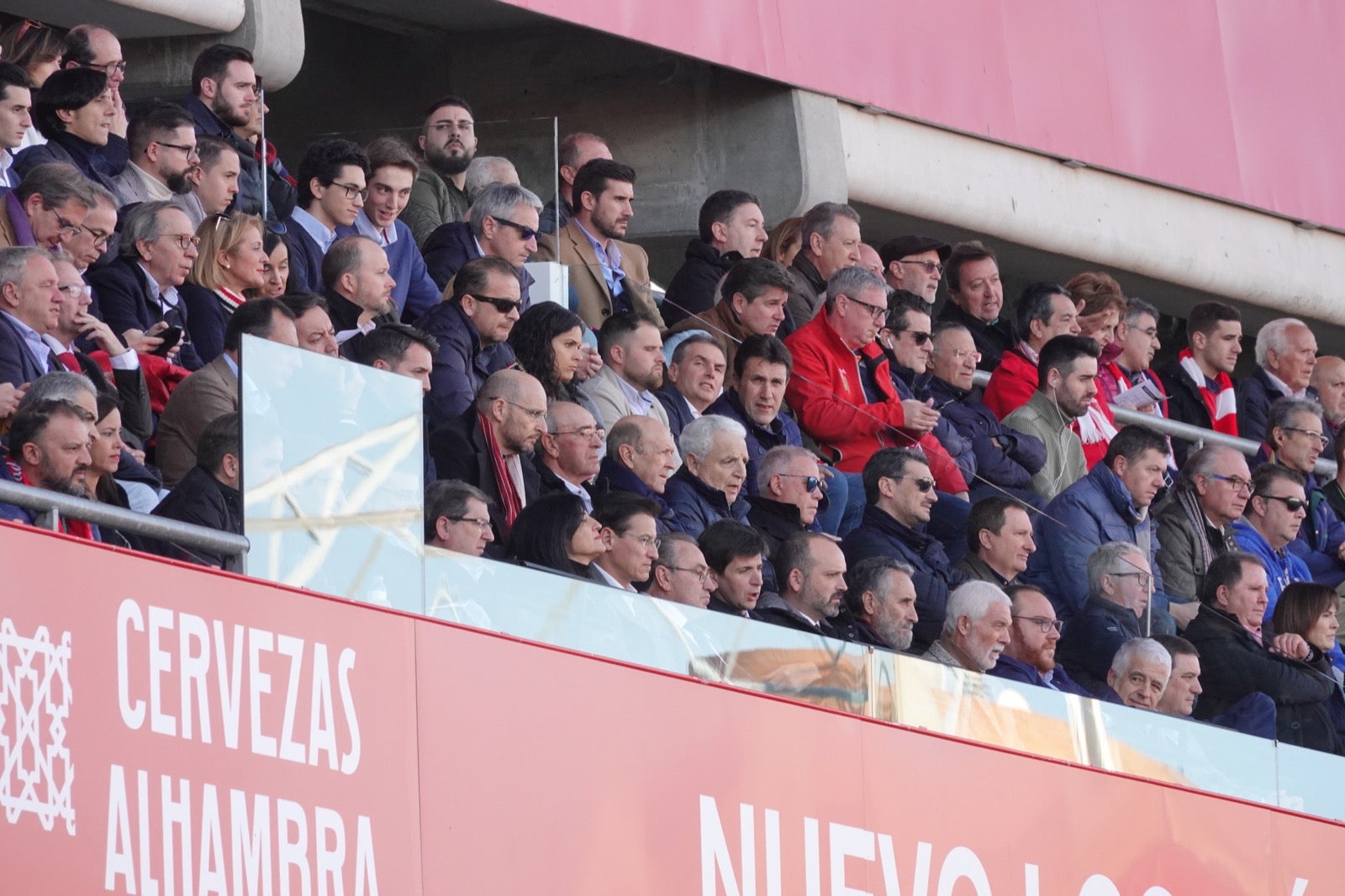 Echamos un vistazo a la grada para recopilar las mejores fotos de la afición. 