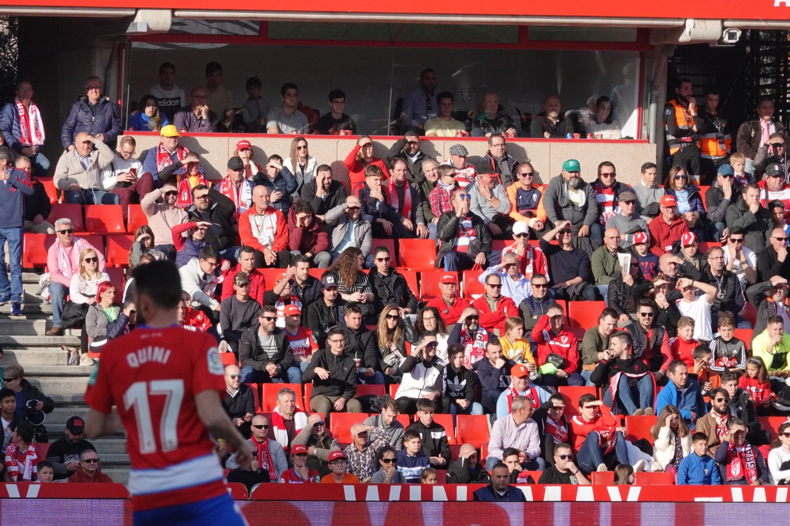 Echamos un vistazo a la grada para recopilar las mejores fotos de la afición. 