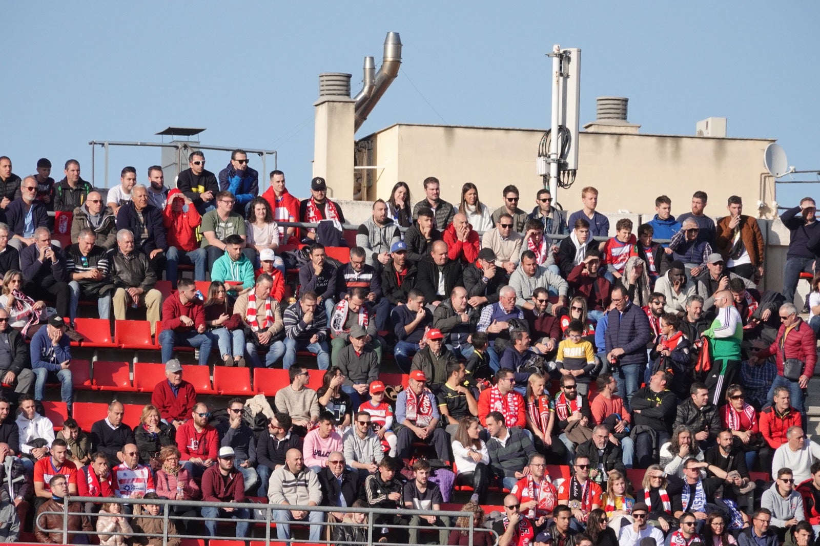 Echamos un vistazo a la grada para recopilar las mejores fotos de la afición. 