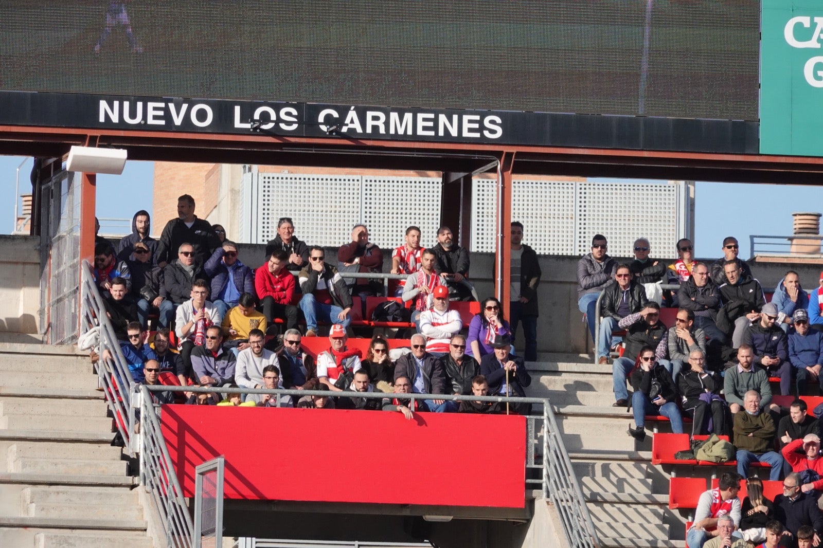 Echamos un vistazo a la grada para recopilar las mejores fotos de la afición. 