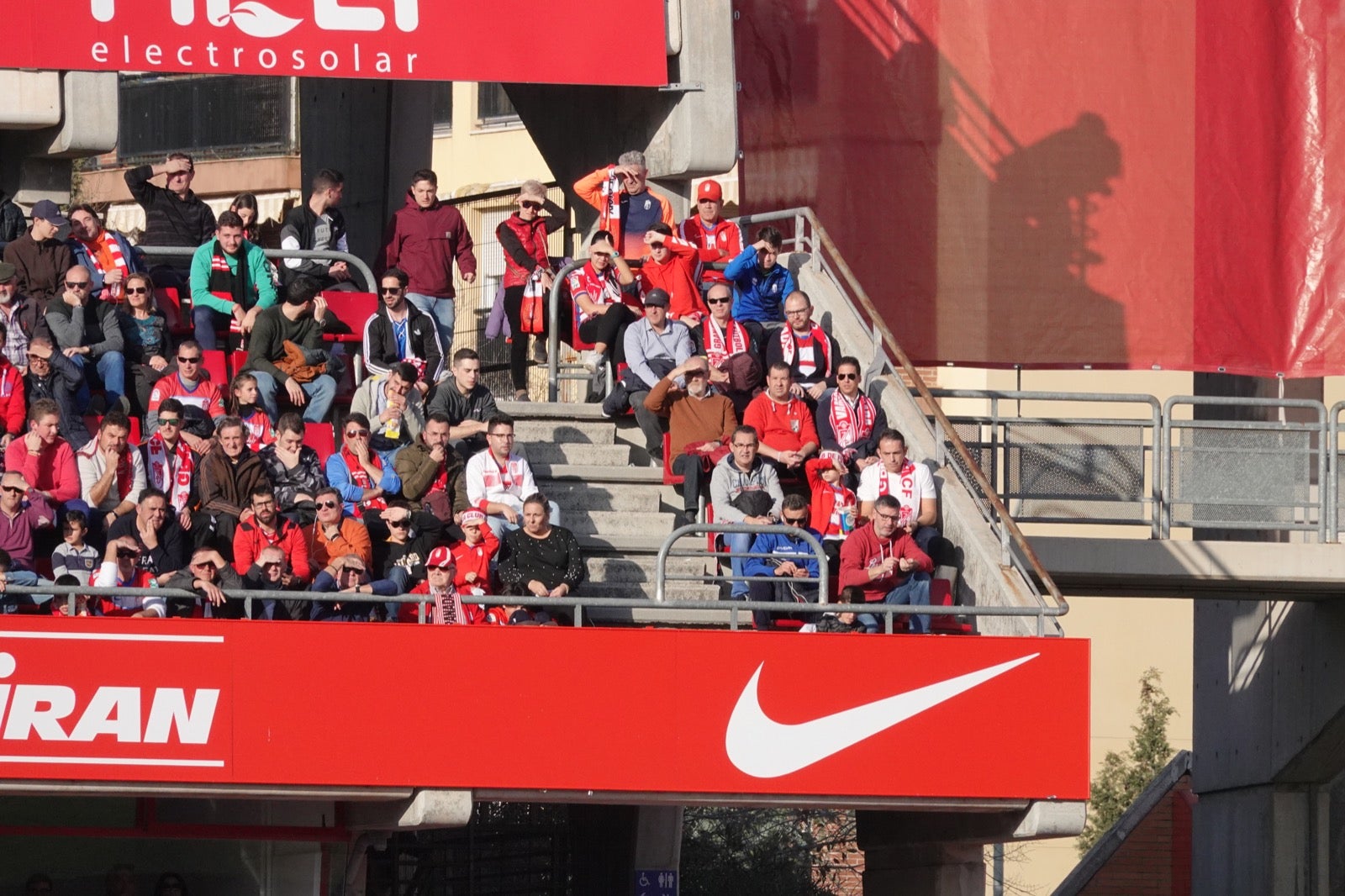 Echamos un vistazo a la grada para recopilar las mejores fotos de la afición. 