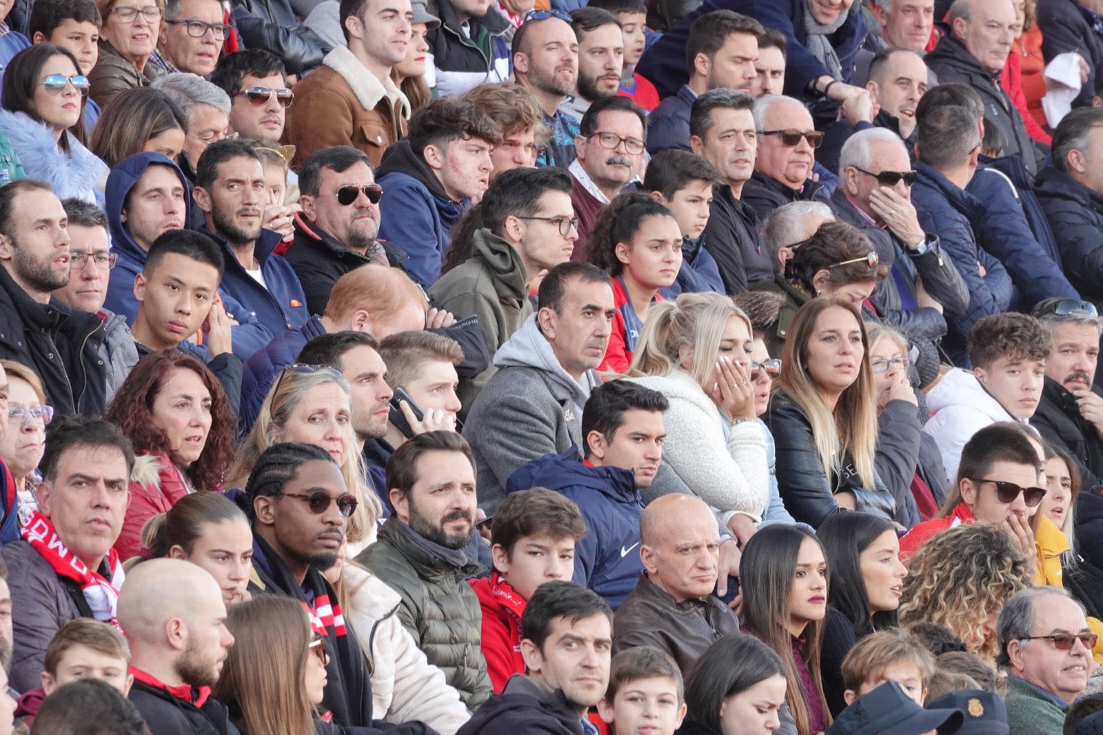 Echamos un vistazo a la grada para recopilar las mejores fotos de la afición. 