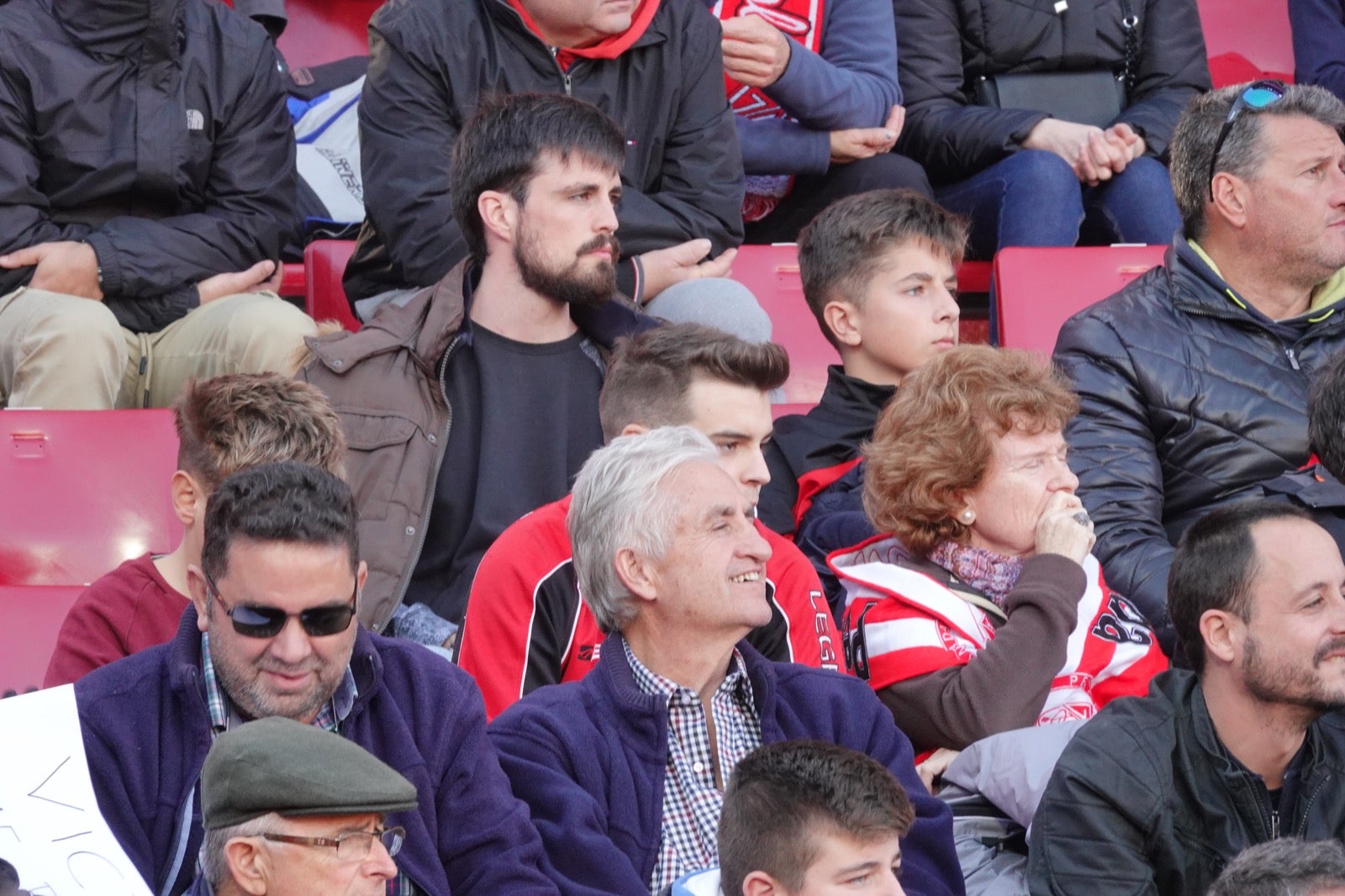 Echamos un vistazo a la grada para recopilar las mejores fotos de la afición. 