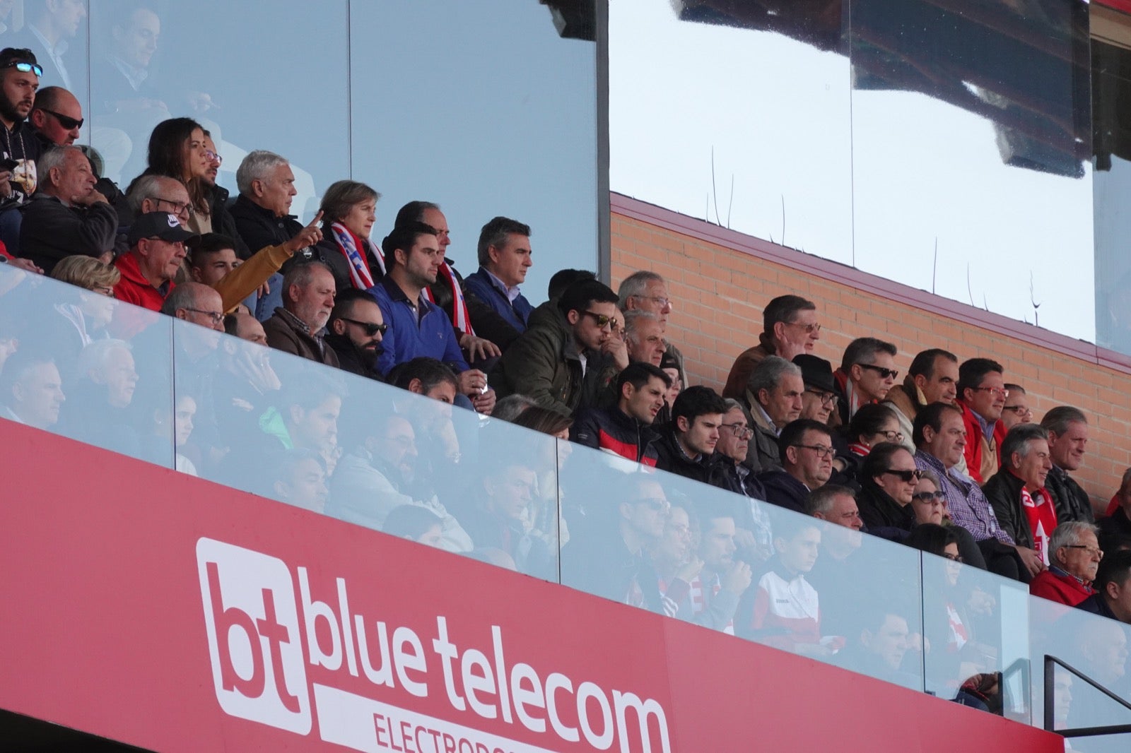 Echamos un vistazo a la grada para recopilar las mejores fotos de la afición. 