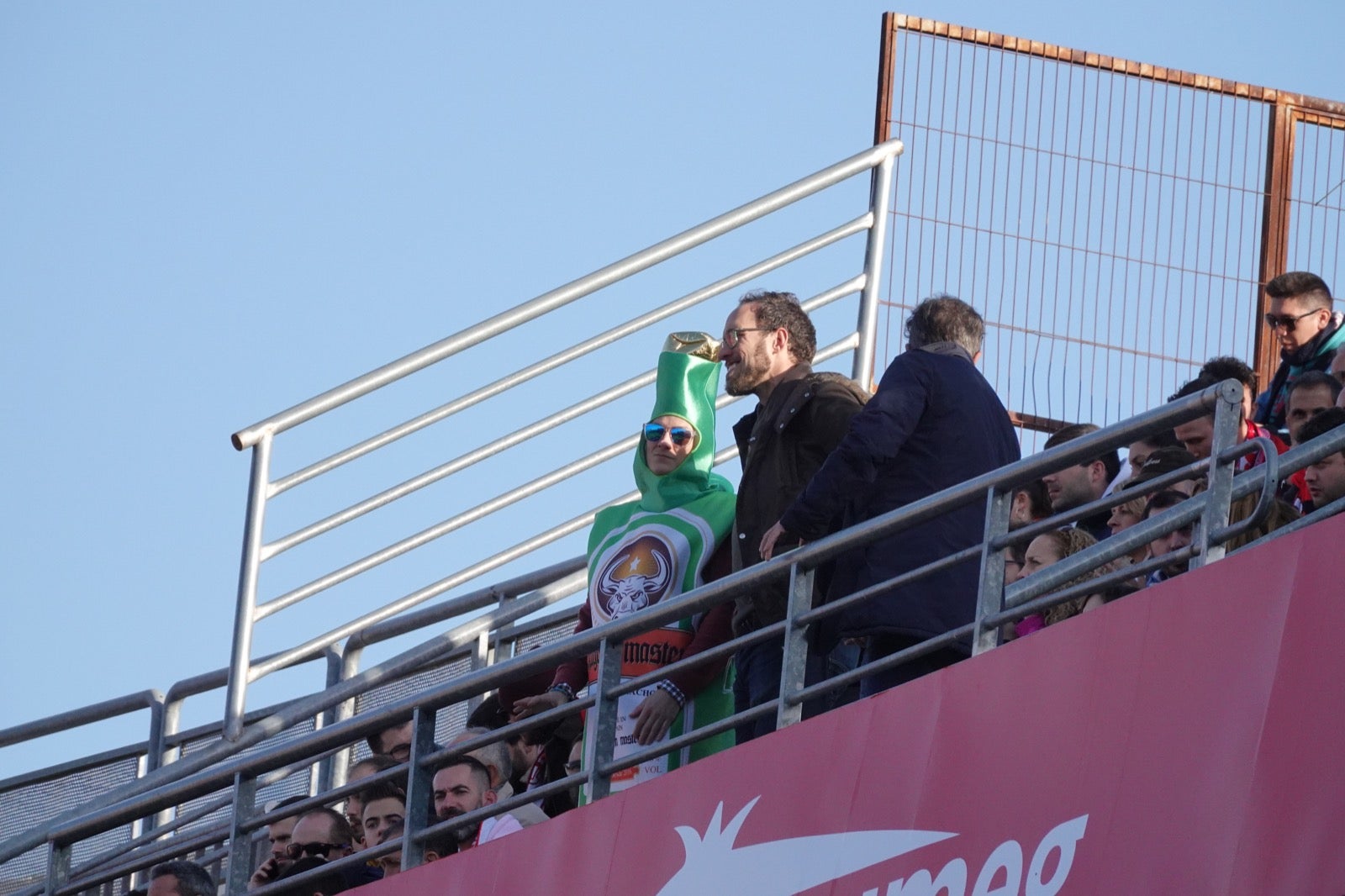 Echamos un vistazo a la grada para recopilar las mejores fotos de la afición. 