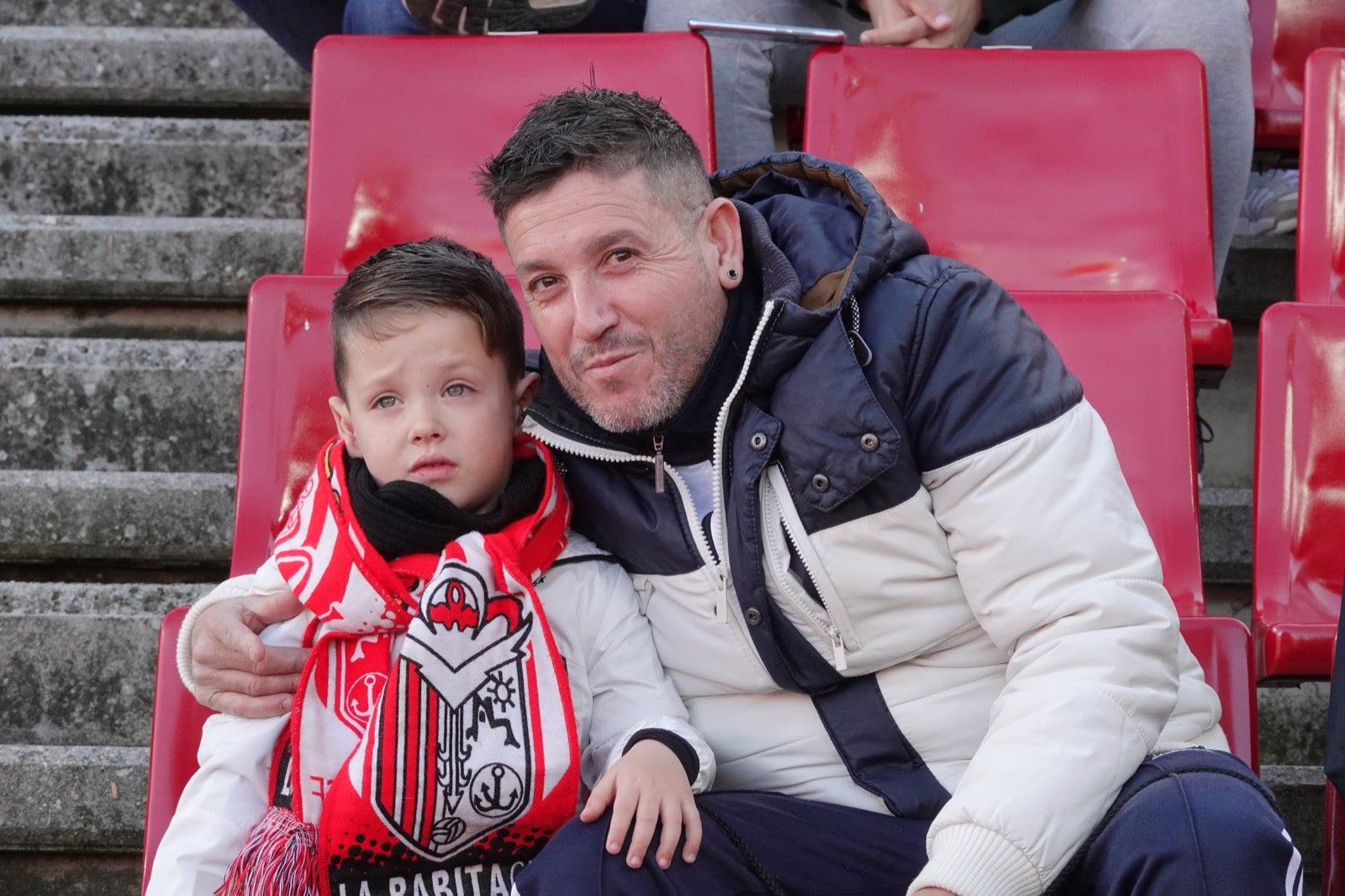 Echamos un vistazo a la grada para recopilar las mejores fotos de la afición. 