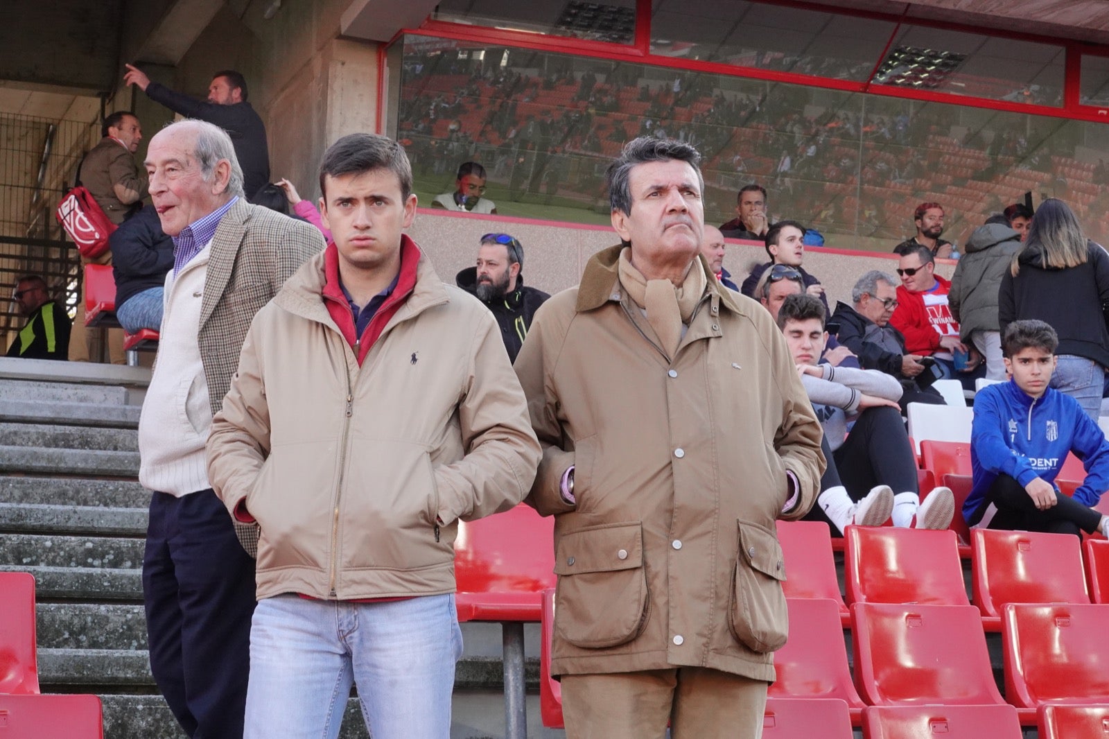 Echamos un vistazo a la grada para recopilar las mejores fotos de la afición. 