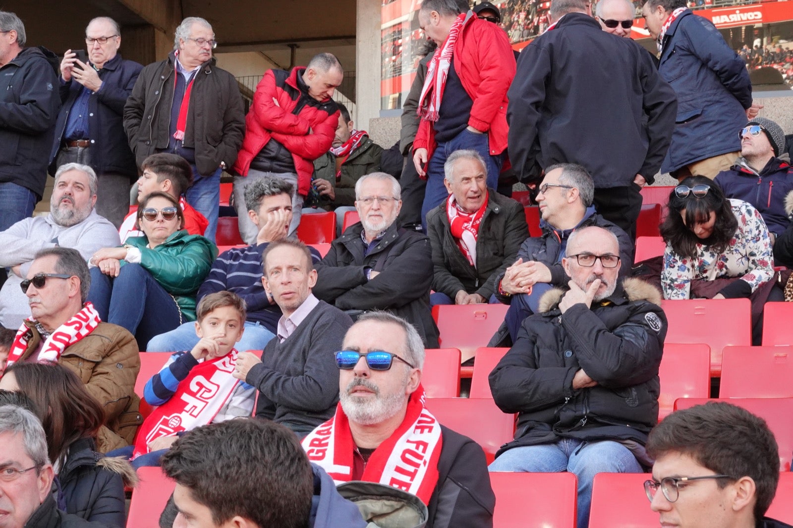 Echamos un vistazo a la grada para recopilar las mejores fotos de la afición. 