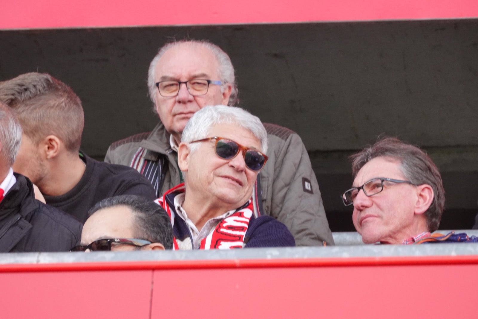 Echamos un vistazo a la grada para recopilar las mejores fotos de la afición. 