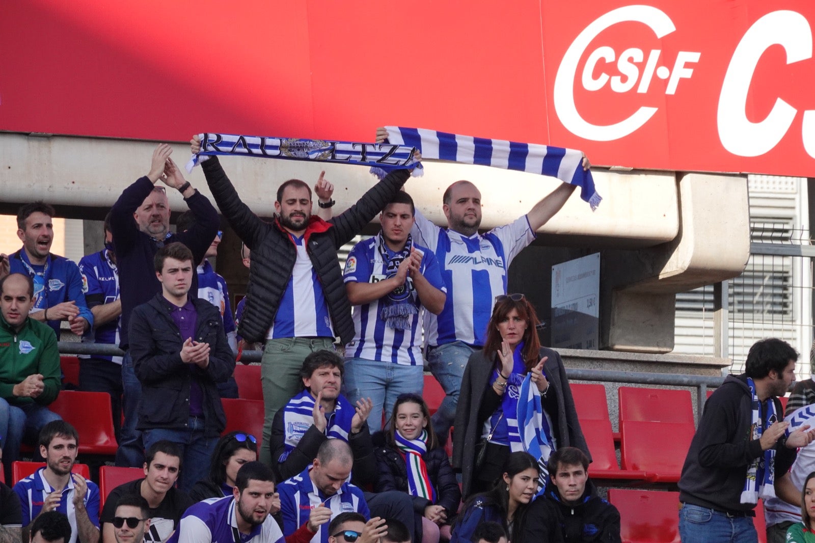 Echamos un vistazo a la grada para recopilar las mejores fotos de la afición. 