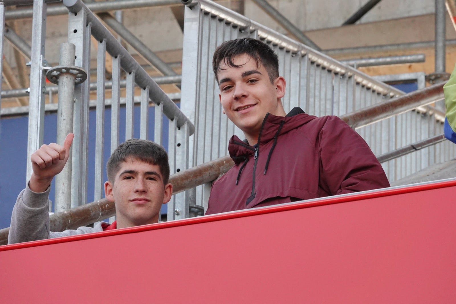 Echamos un vistazo a la grada para recopilar las mejores fotos de la afición. 