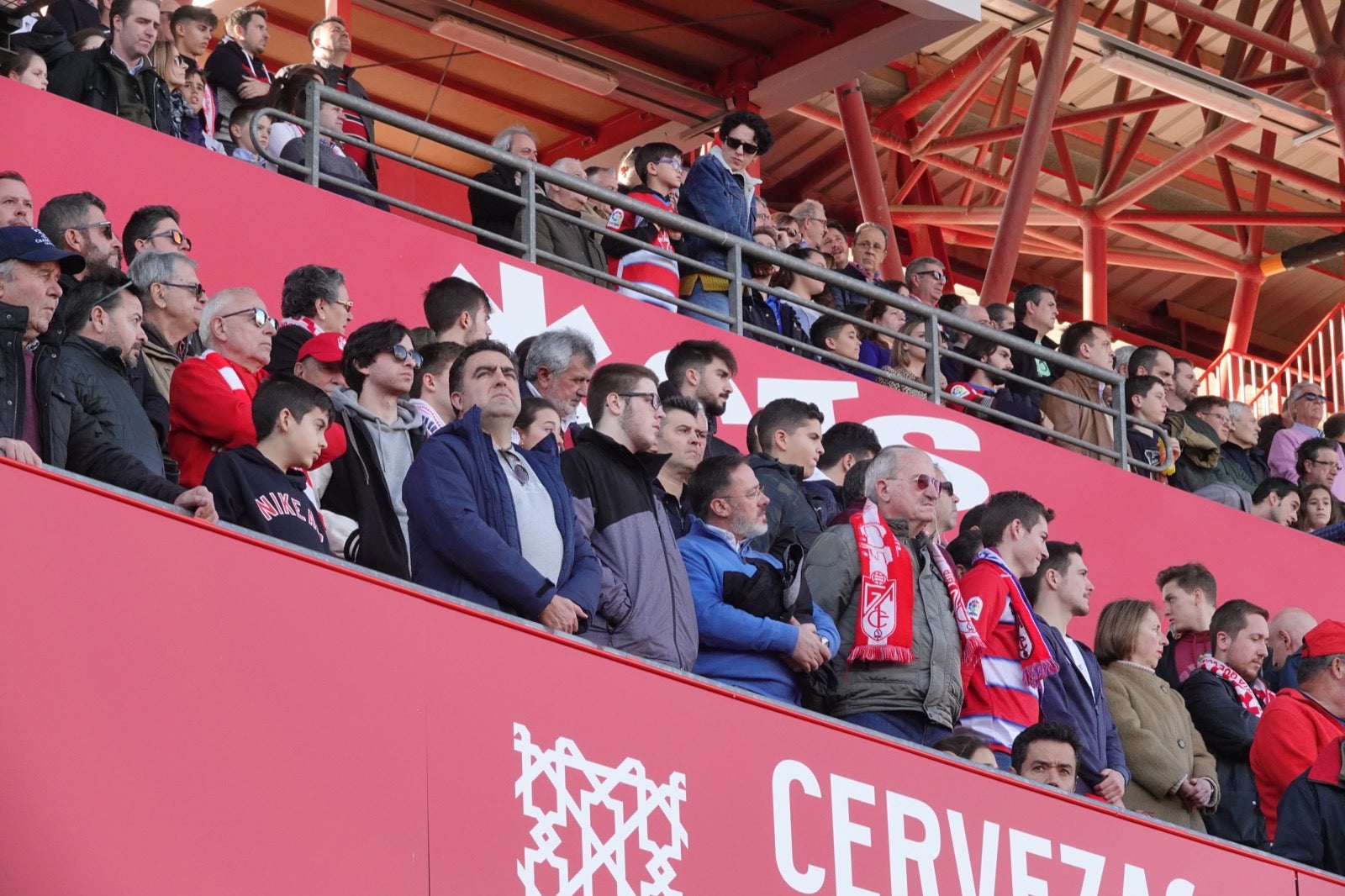 Echamos un vistazo a la grada para recopilar las mejores fotos de la afición. 