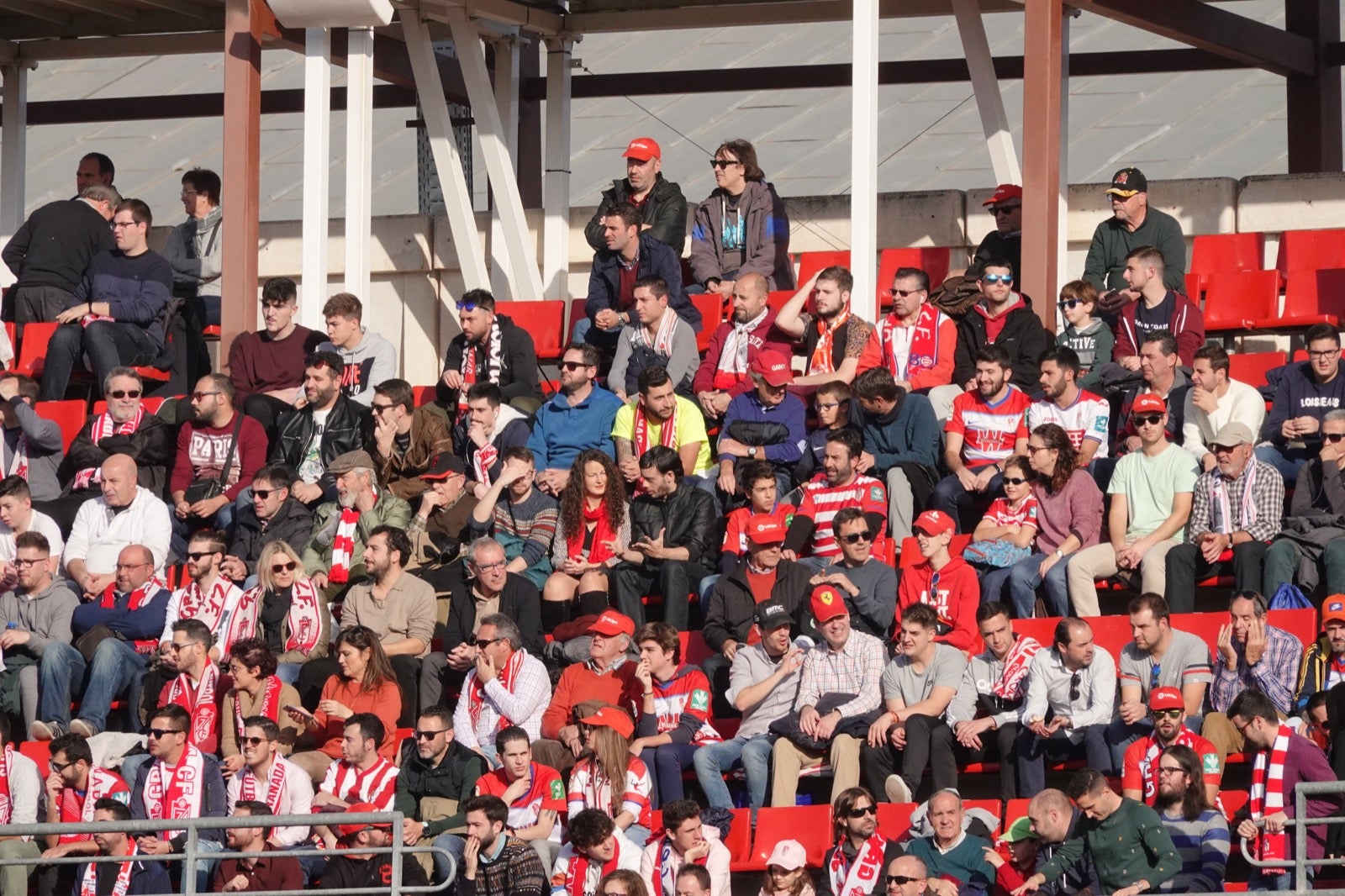 Echamos un vistazo a la grada para recopilar las mejores fotos de la afición. 