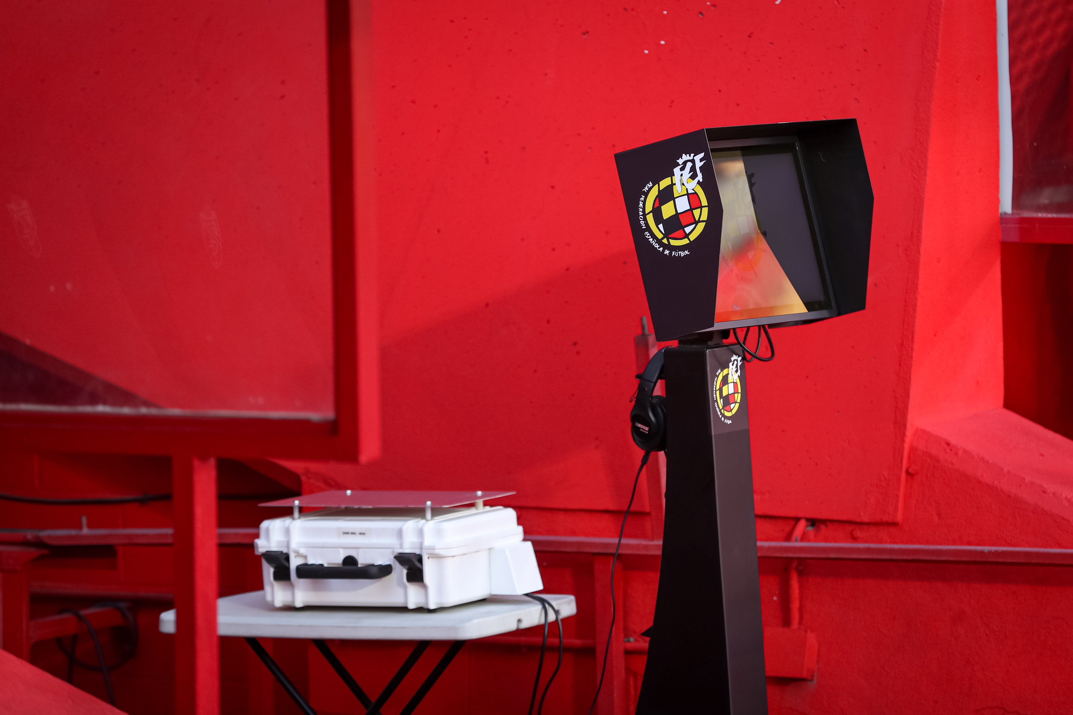 Repasa los mejores momentos del choque que ha enfrentado a dos rivales directos en Los Cármenes