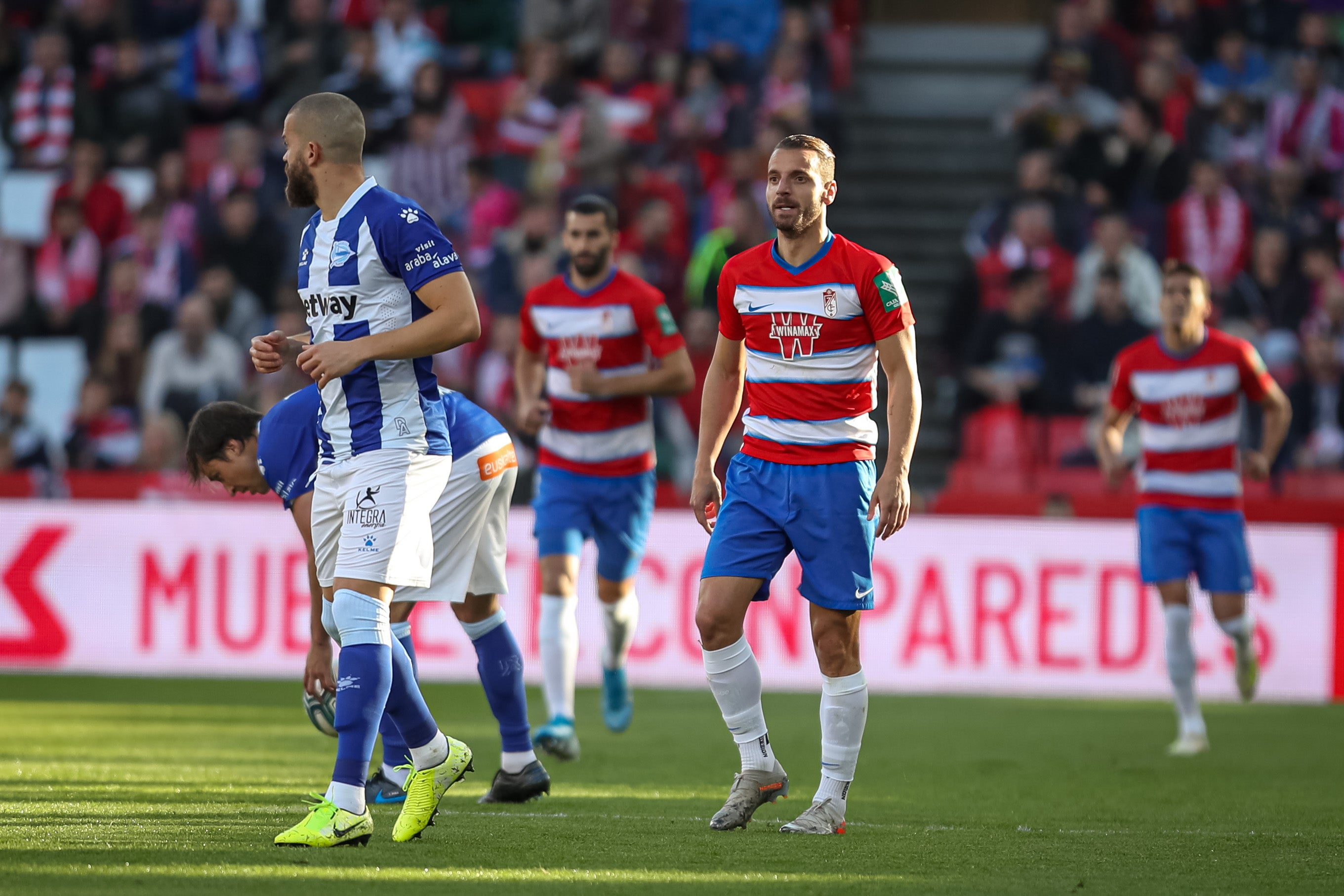 Repasa los mejores momentos del choque que ha enfrentado a dos rivales directos en Los Cármenes