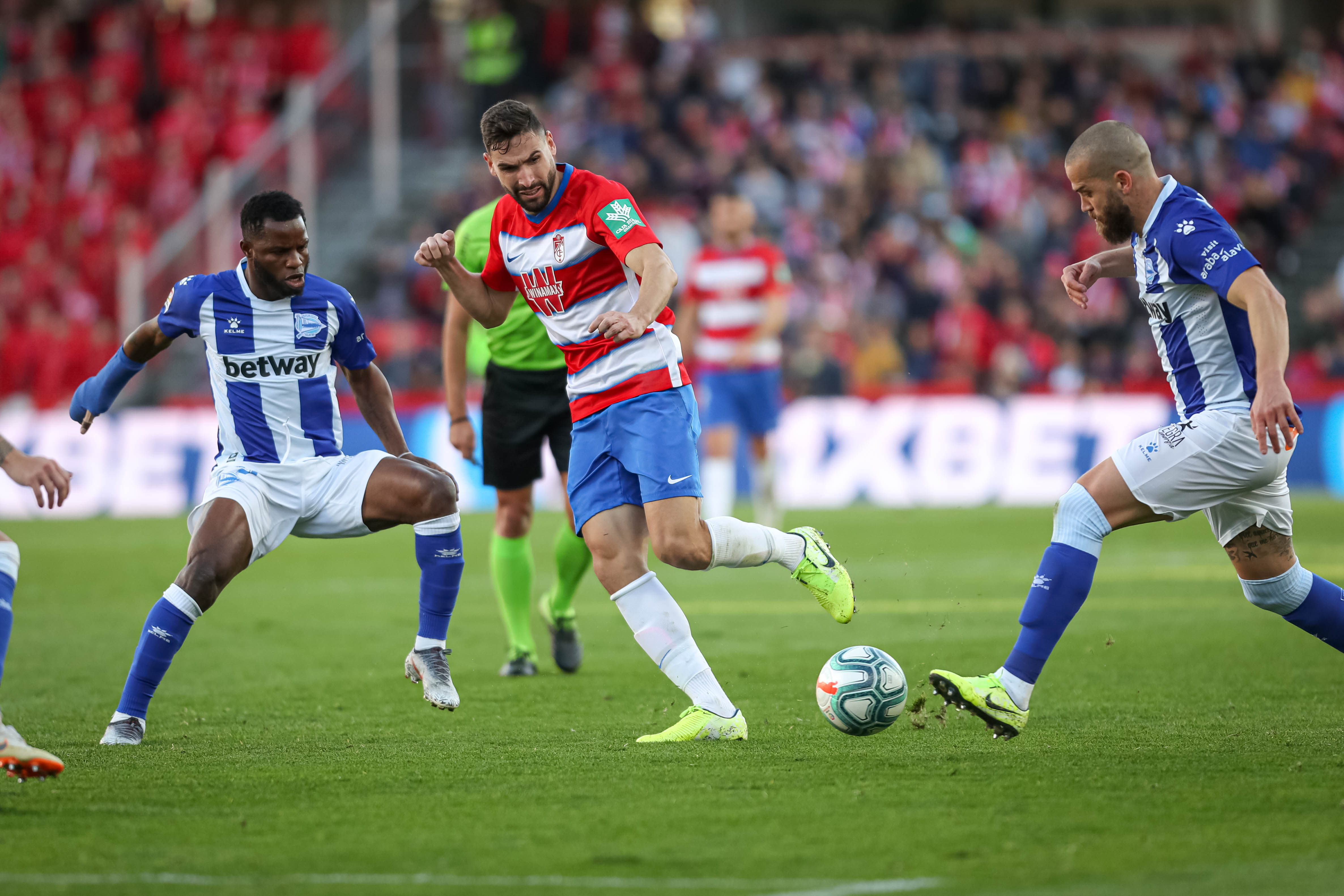 Repasa los mejores momentos del choque que ha enfrentado a dos rivales directos en Los Cármenes