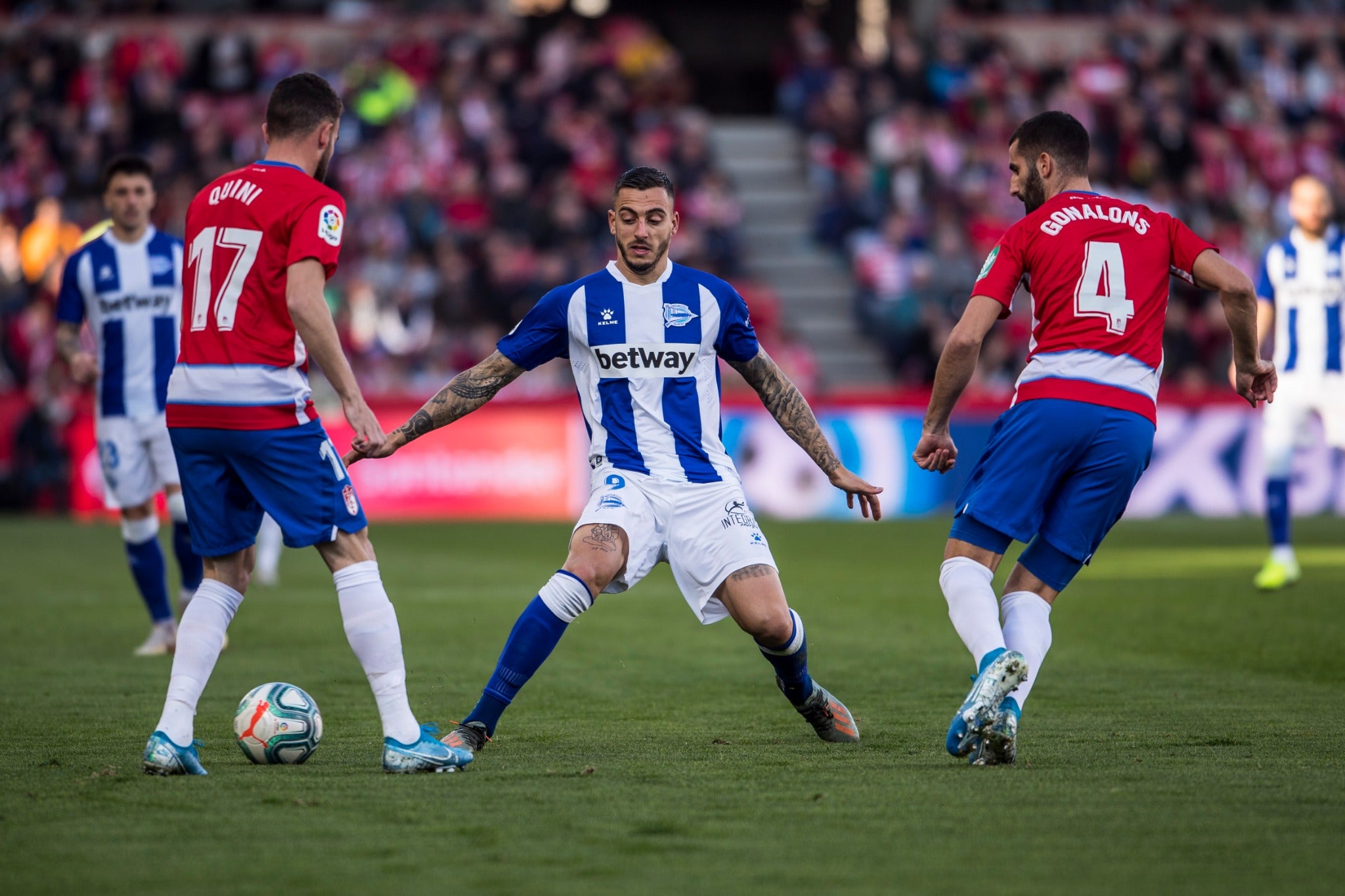 Repasa los mejores momentos del choque que ha enfrentado a dos rivales directos en Los Cármenes