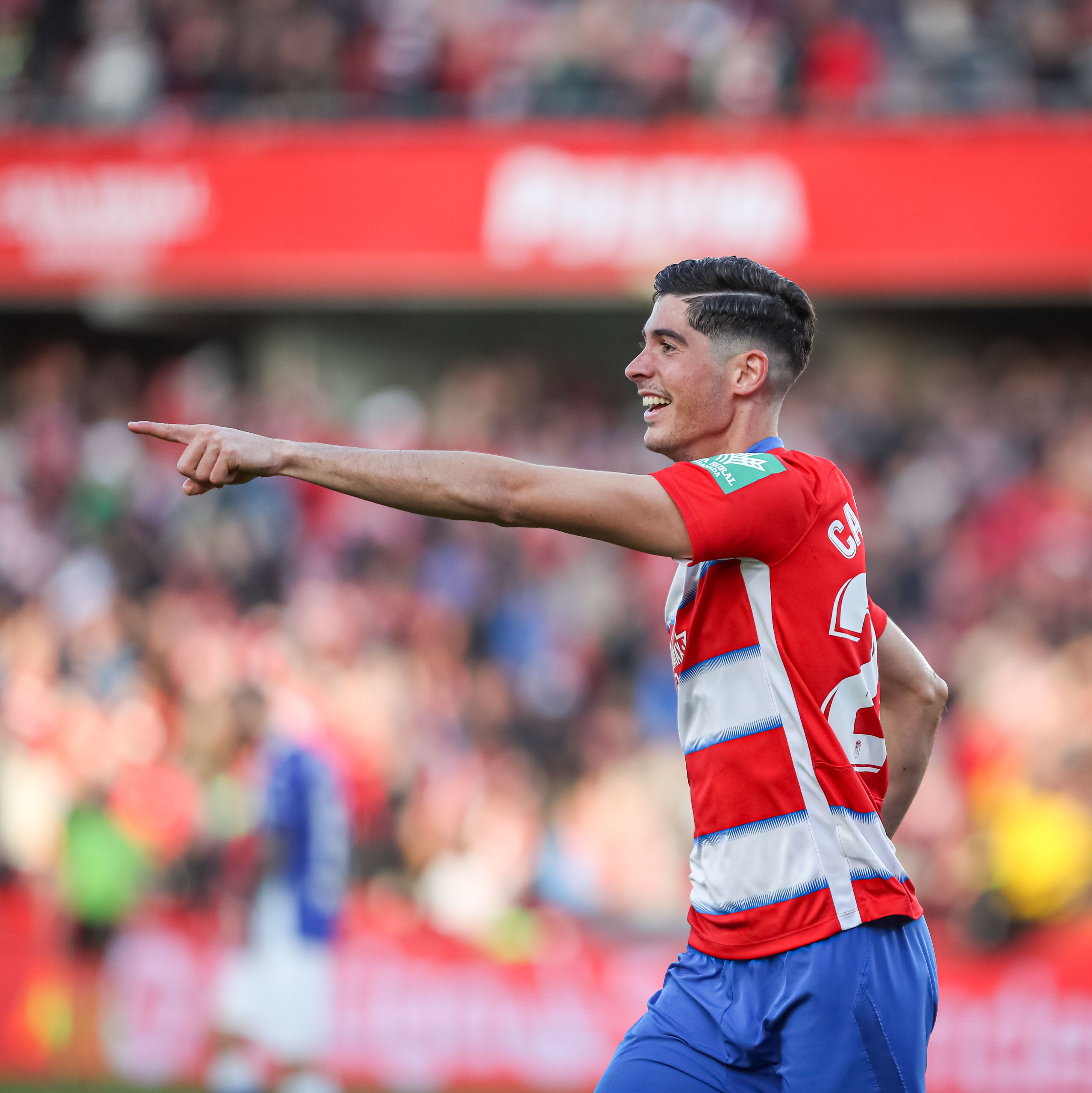 Repasa los mejores momentos del choque que ha enfrentado a dos rivales directos en Los Cármenes