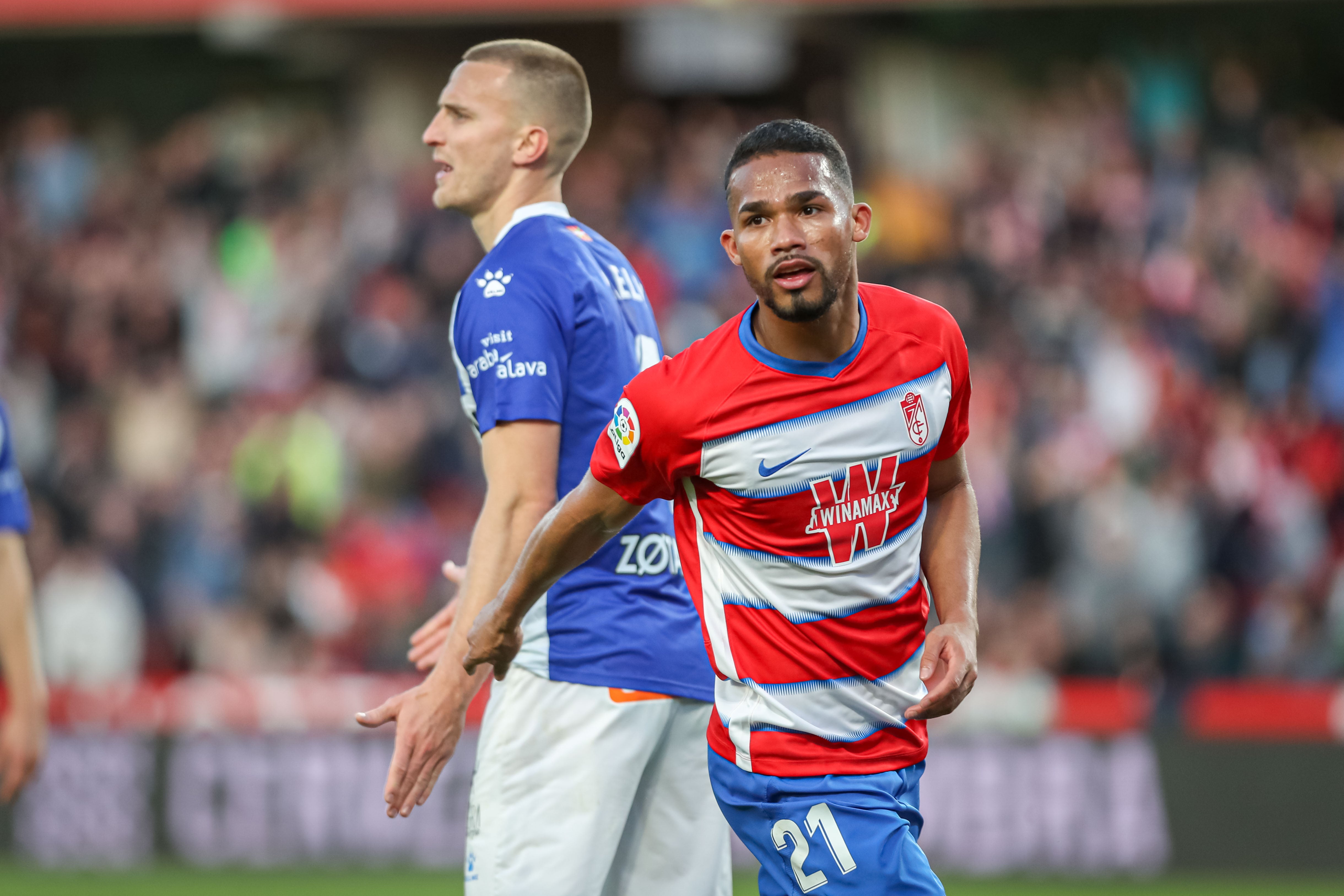 Repasa los mejores momentos del choque que ha enfrentado a dos rivales directos en Los Cármenes