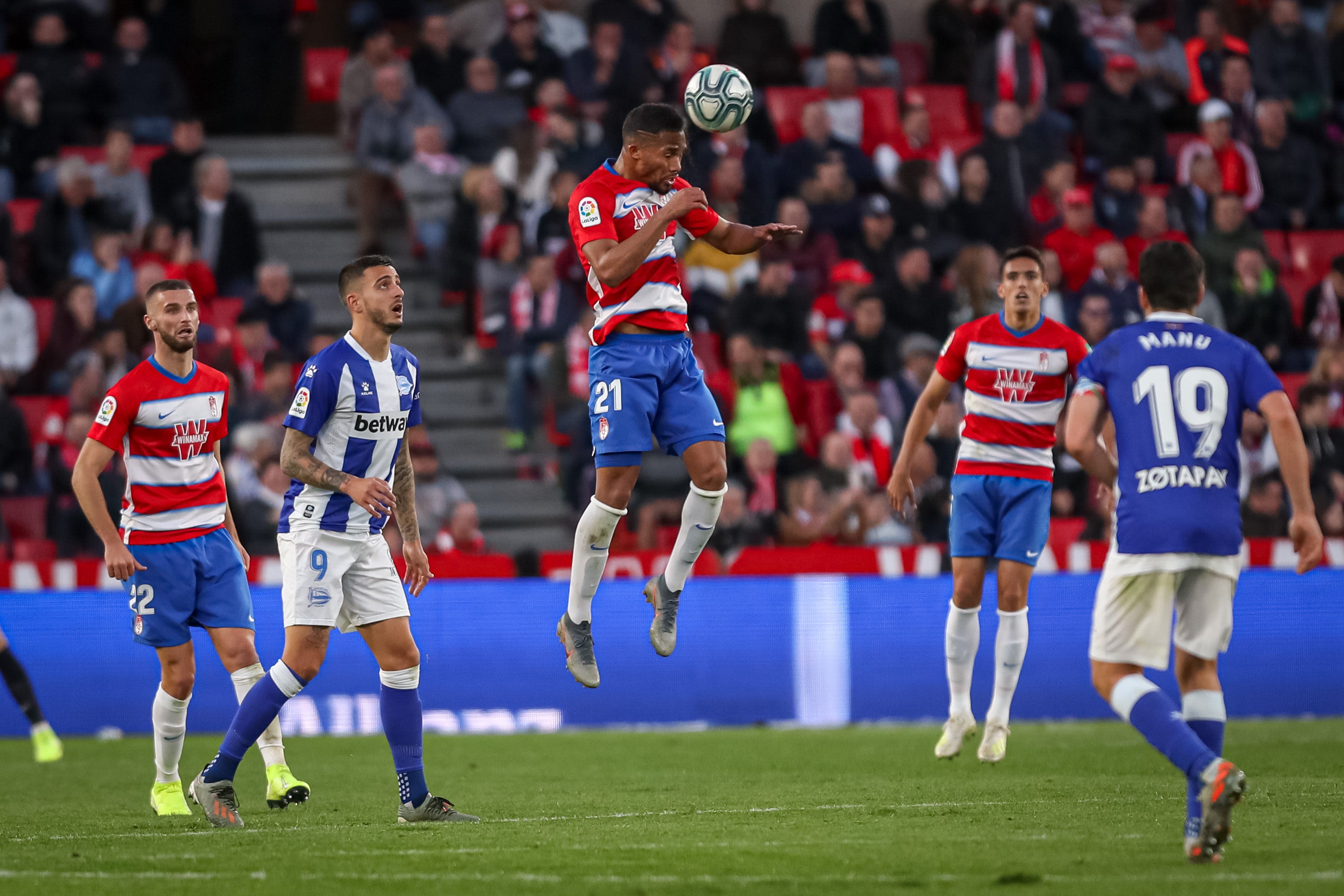 Repasa los mejores momentos del choque que ha enfrentado a dos rivales directos en Los Cármenes