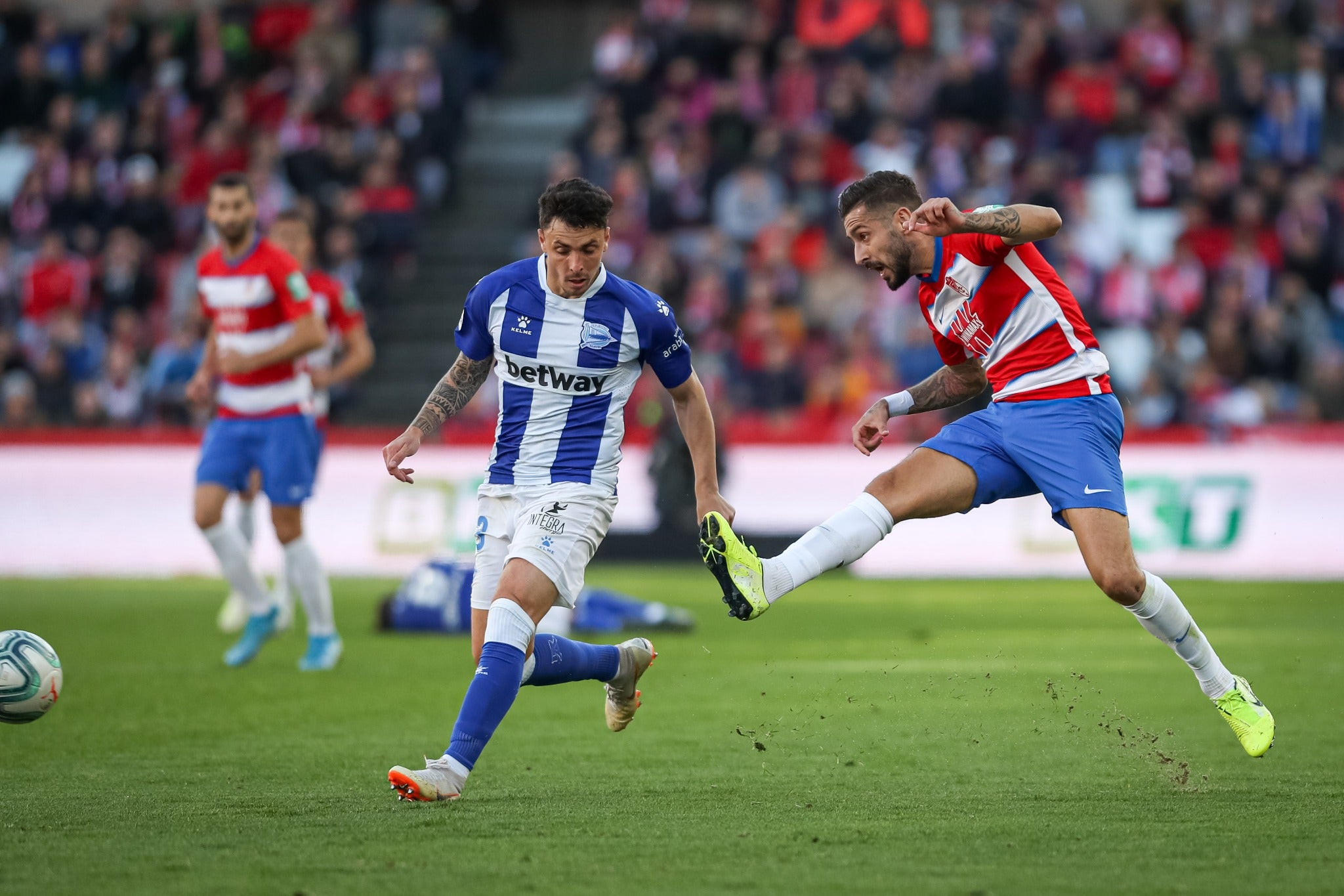 Repasa los mejores momentos del choque que ha enfrentado a dos rivales directos en Los Cármenes