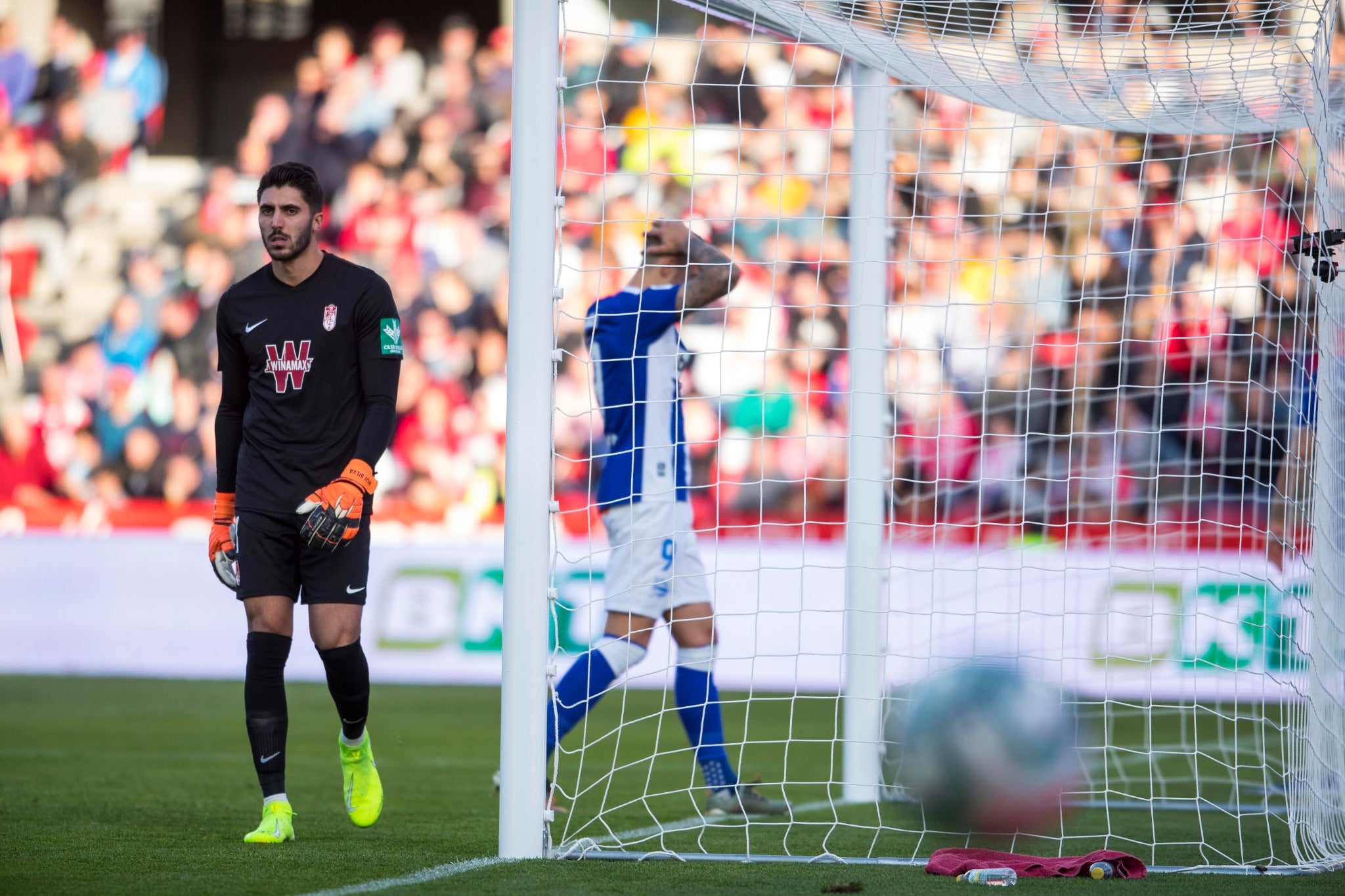 Repasa los mejores momentos del choque que ha enfrentado a dos rivales directos en Los Cármenes