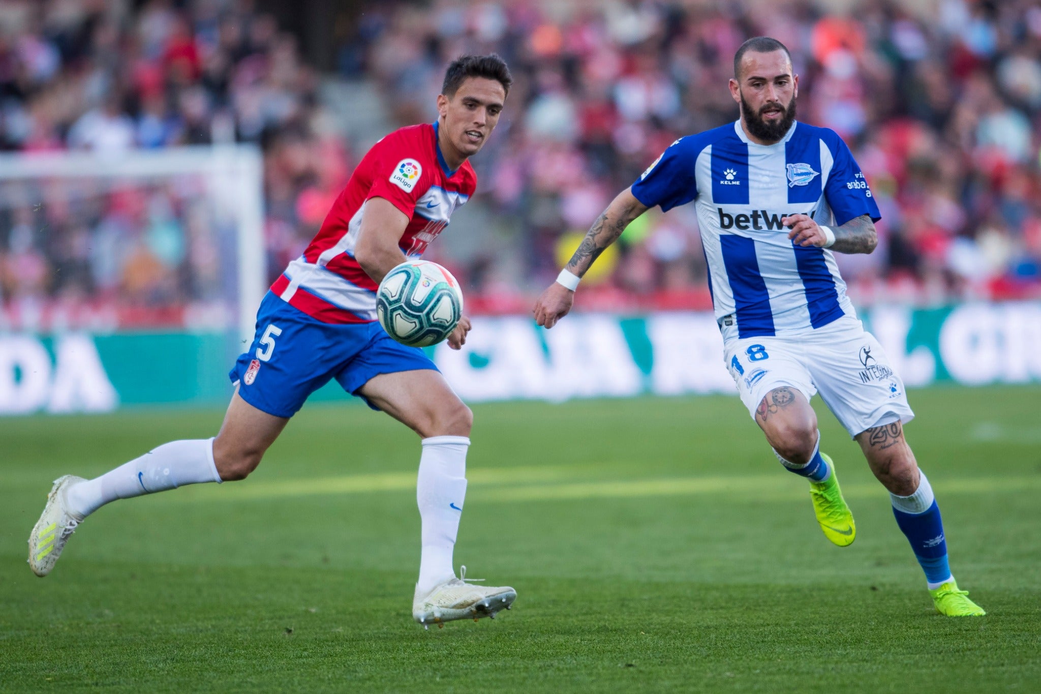 Repasa los mejores momentos del choque que ha enfrentado a dos rivales directos en Los Cármenes