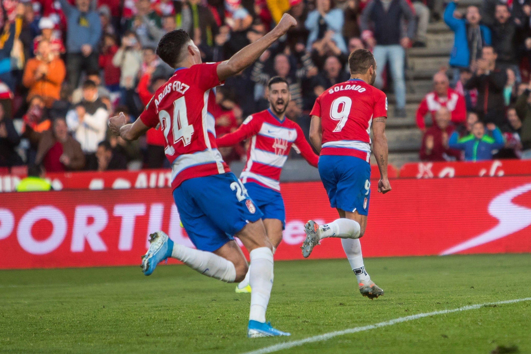 Repasa los mejores momentos del choque que ha enfrentado a dos rivales directos en Los Cármenes