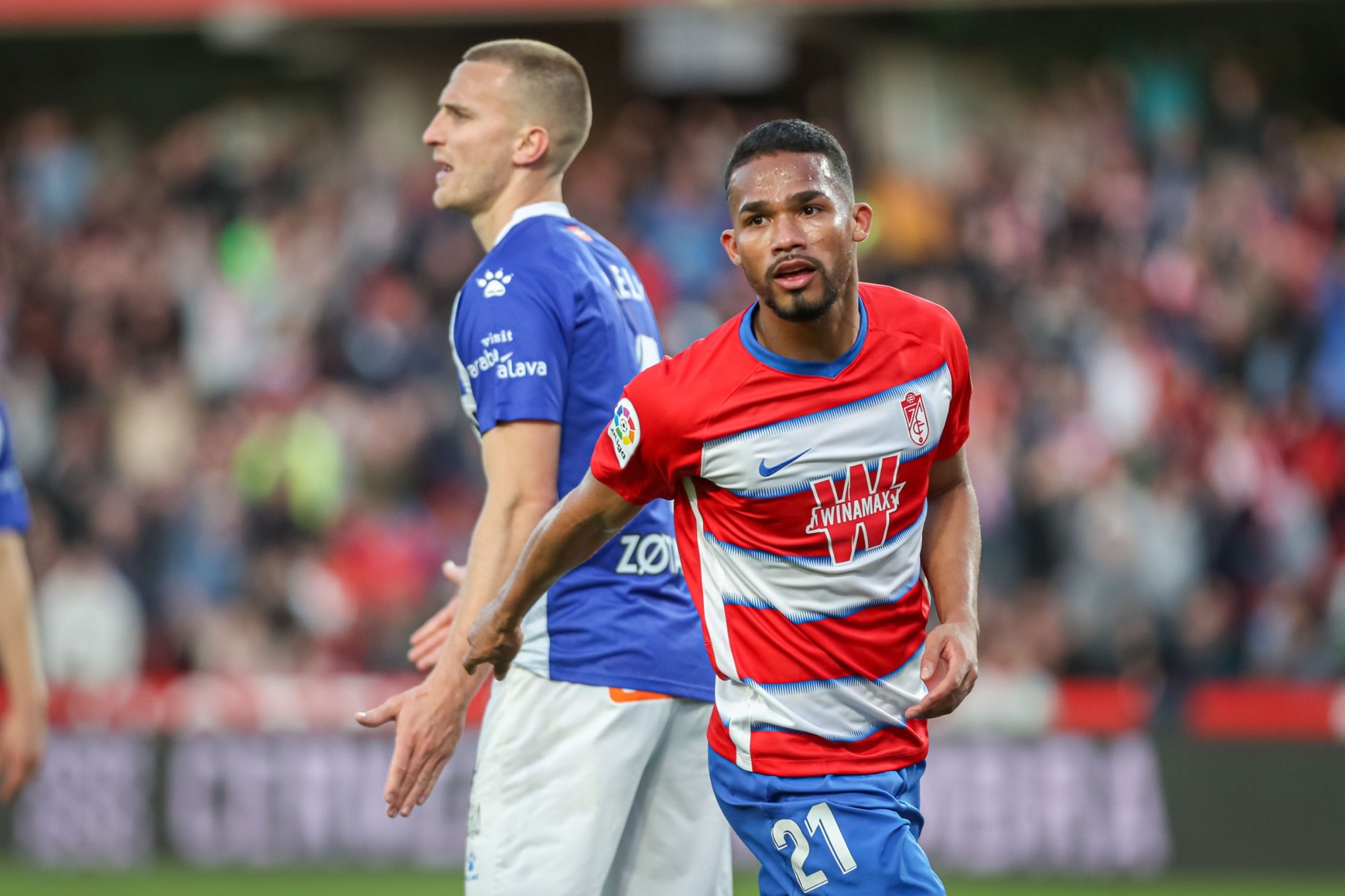 Repasa los mejores momentos del choque que ha enfrentado a dos rivales directos en Los Cármenes