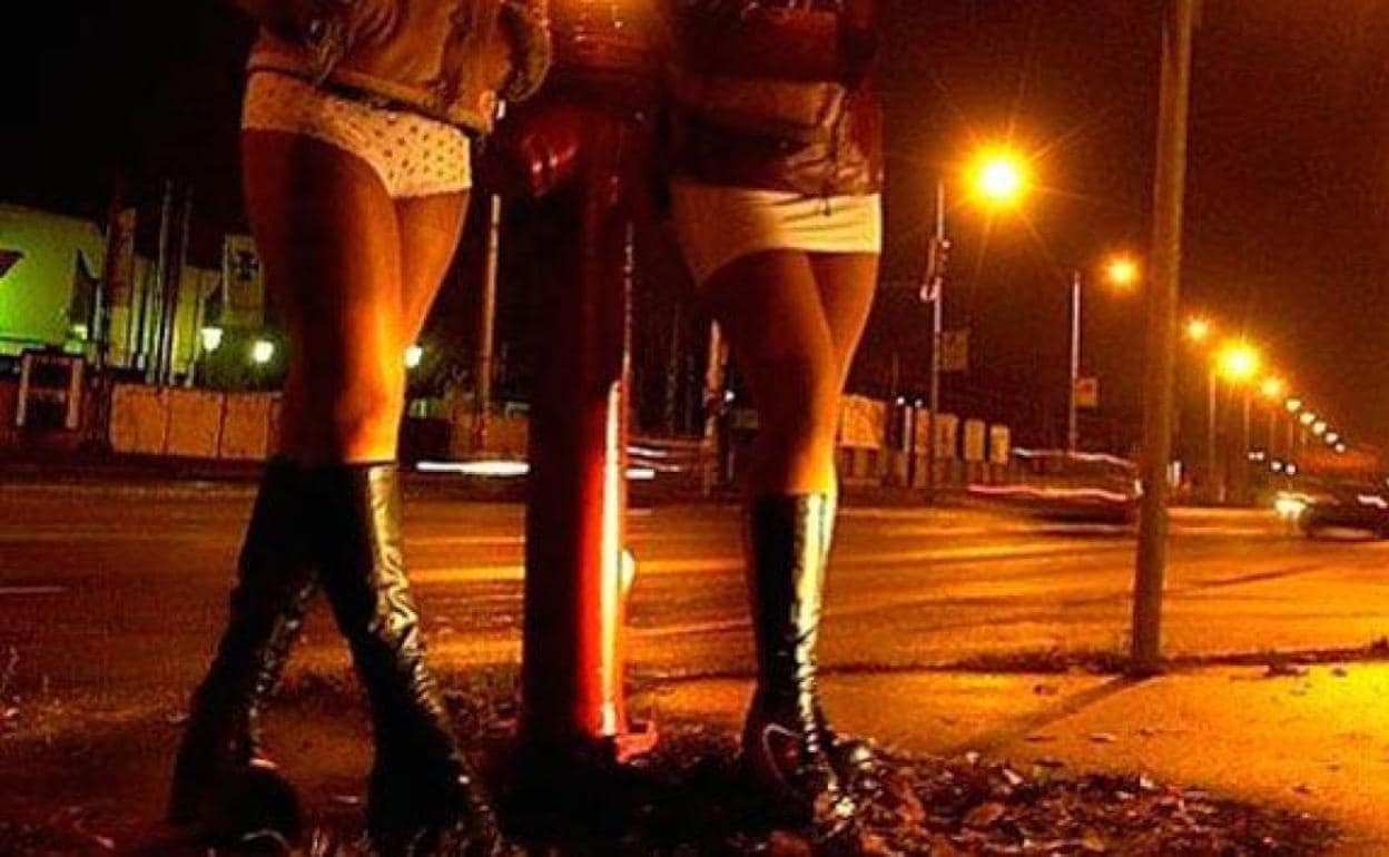 Pillan a una prostituta vendiendo droga en un club de alterne de Granada y  puede ir 8 años a prisión | Ideal