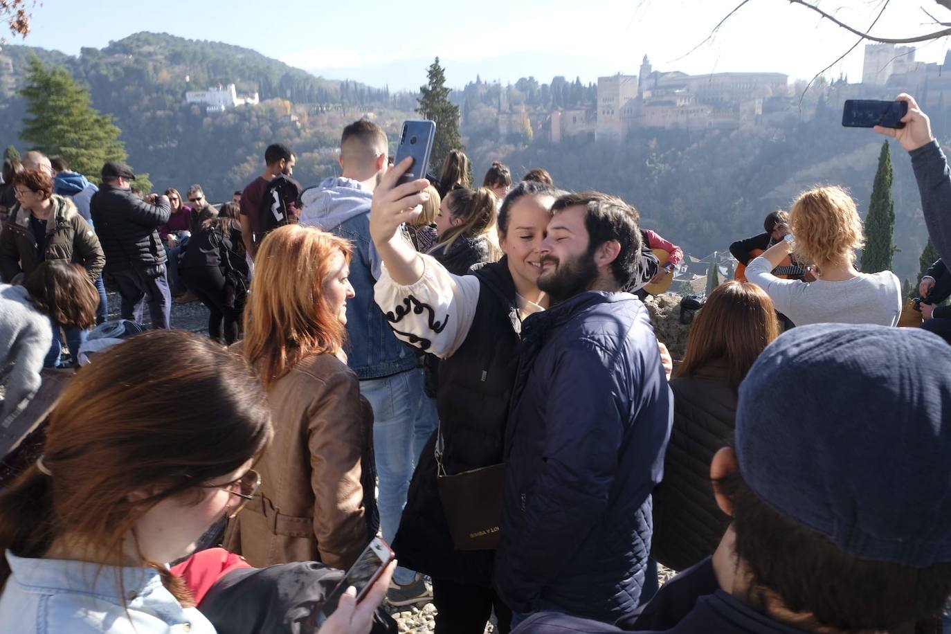 El popular enclave granadino está siendo uno de los escenarios más visitados durante este puente.
